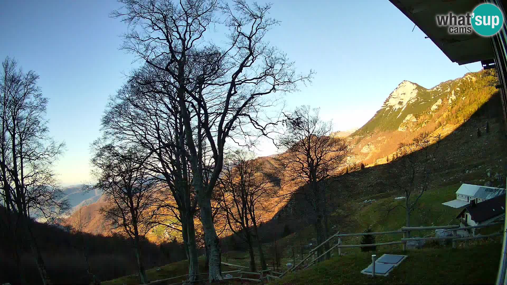 Baita di montagna Planina Razor webcam (1315) | vista su Tolminski Migovec