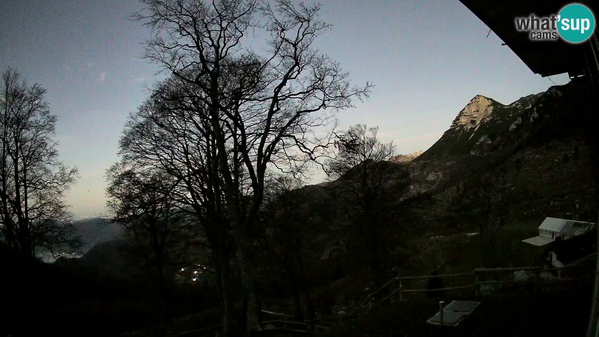 Planinarski dom na planini Razor (1315) | Pogled na Tolminski Migovec