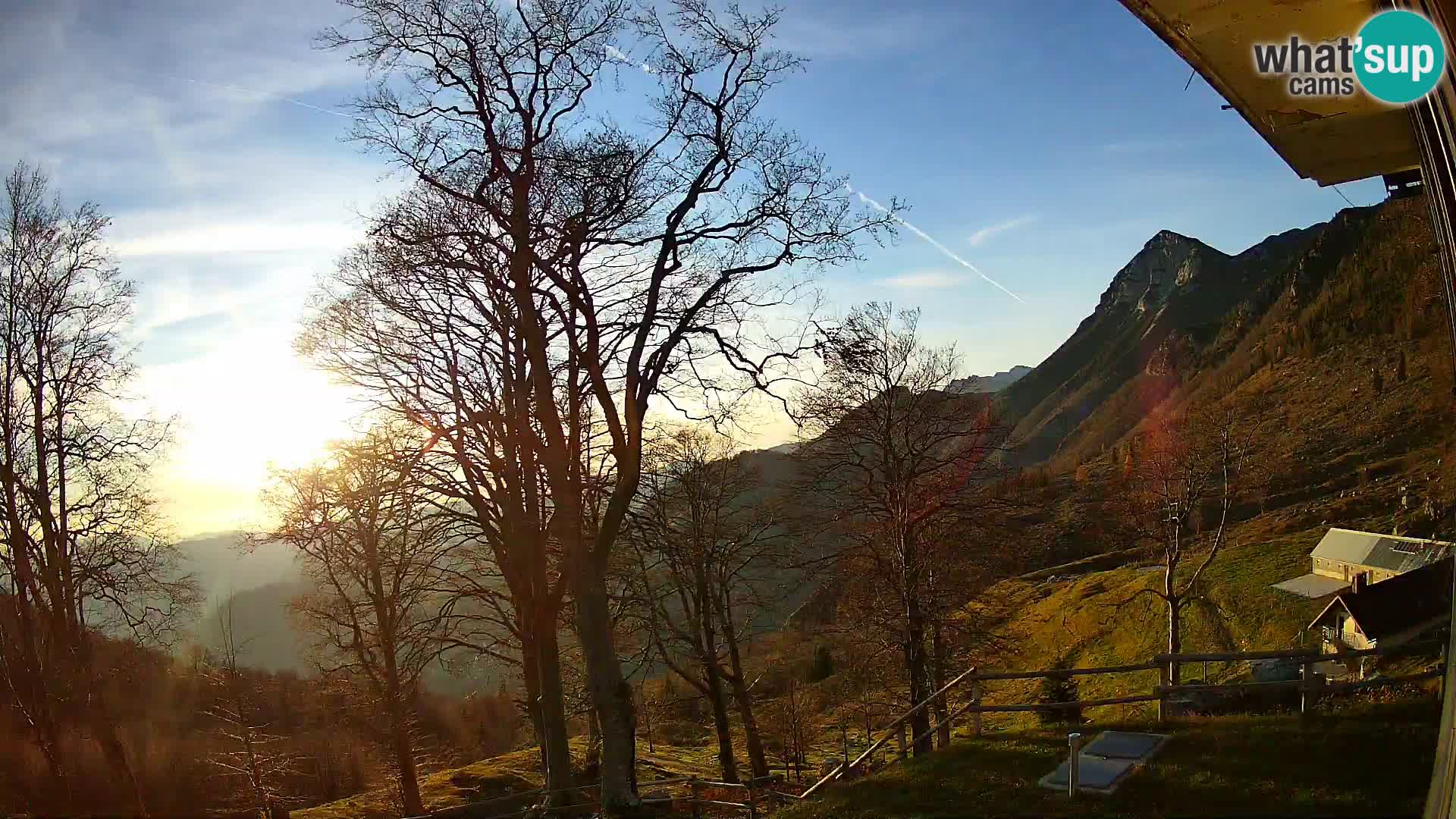 Planinarski dom na planini Razor (1315) | Pogled na Tolminski Migovec