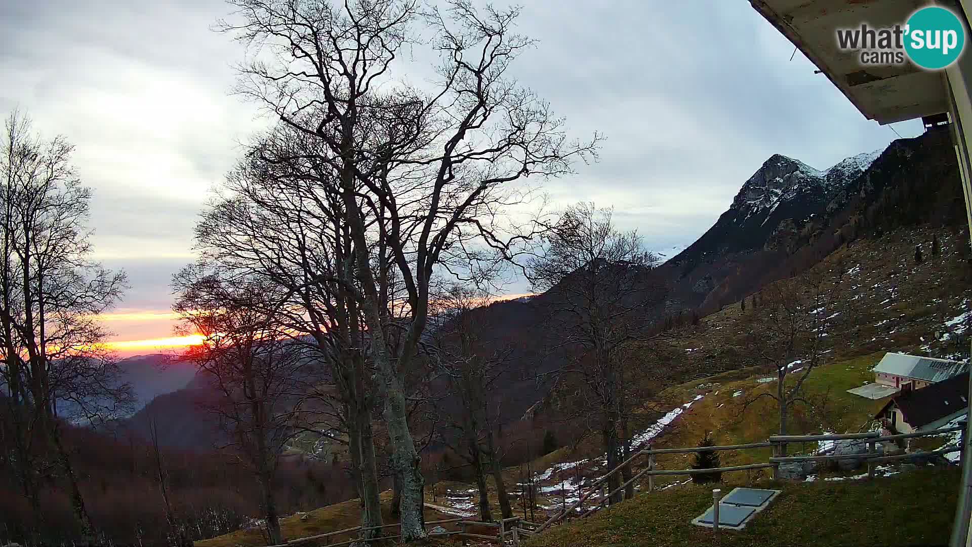 Refuge de la montagne Planina Razor caméra en direct (1315) | vue sur Tolminski Migovec