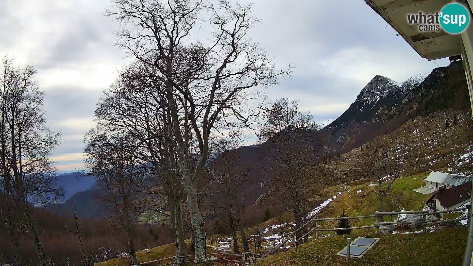 Planinarski dom na planini Razor (1315) | Pogled na Tolminski Migovec