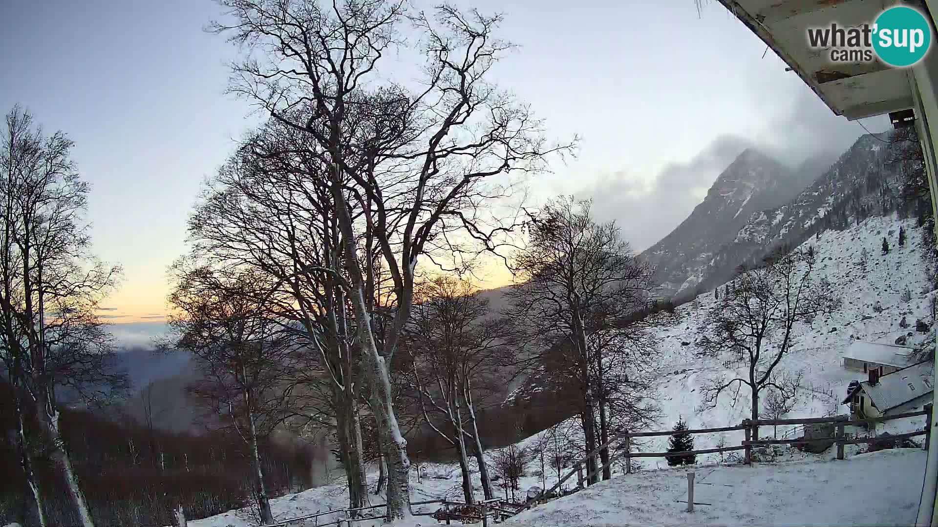 Planina Razor Mountain Hut live cam (1315) | view to Tolminski Migovec