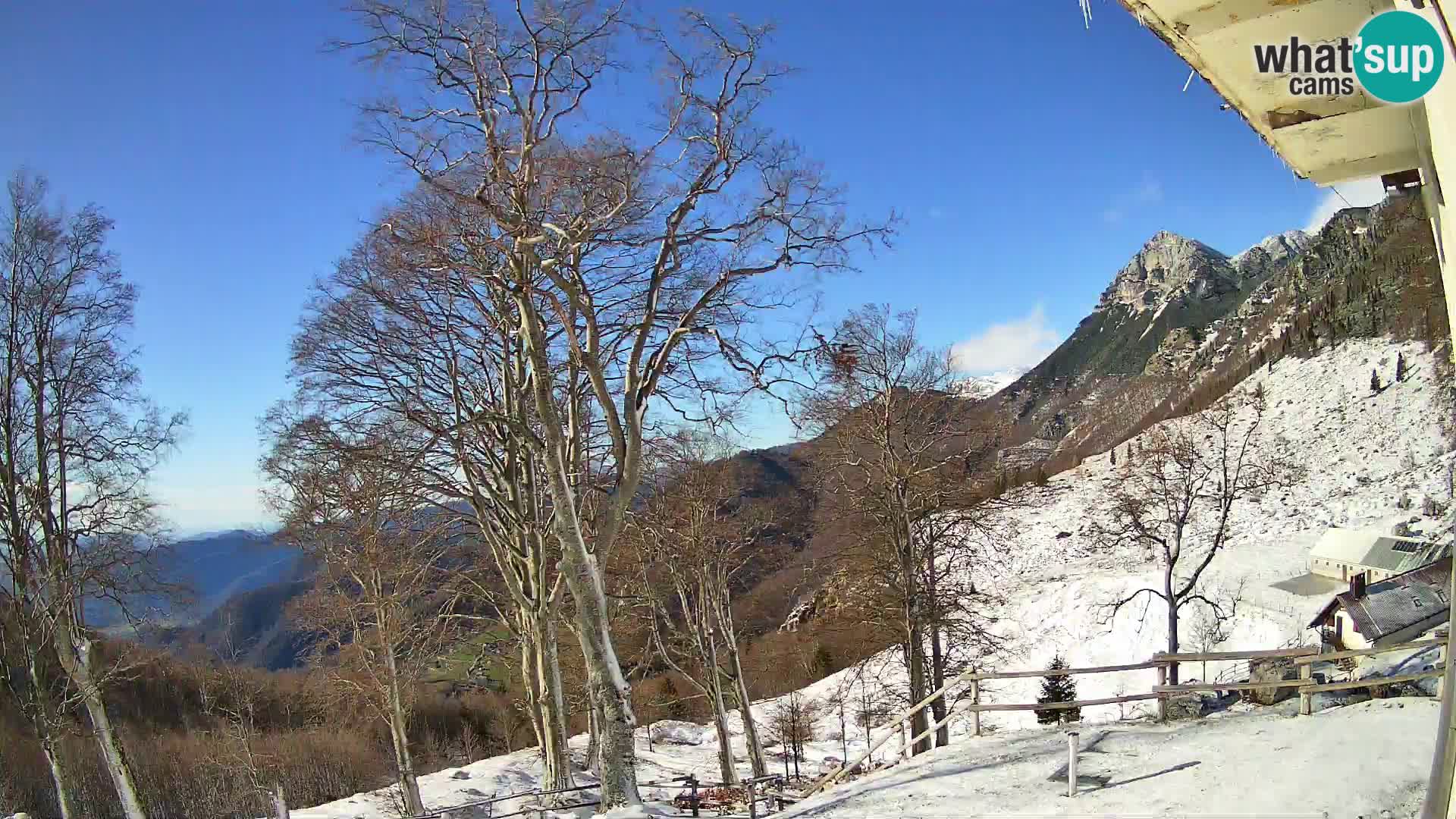 Planina Razor Mountain Hut live cam (1315) | view to Tolminski Migovec