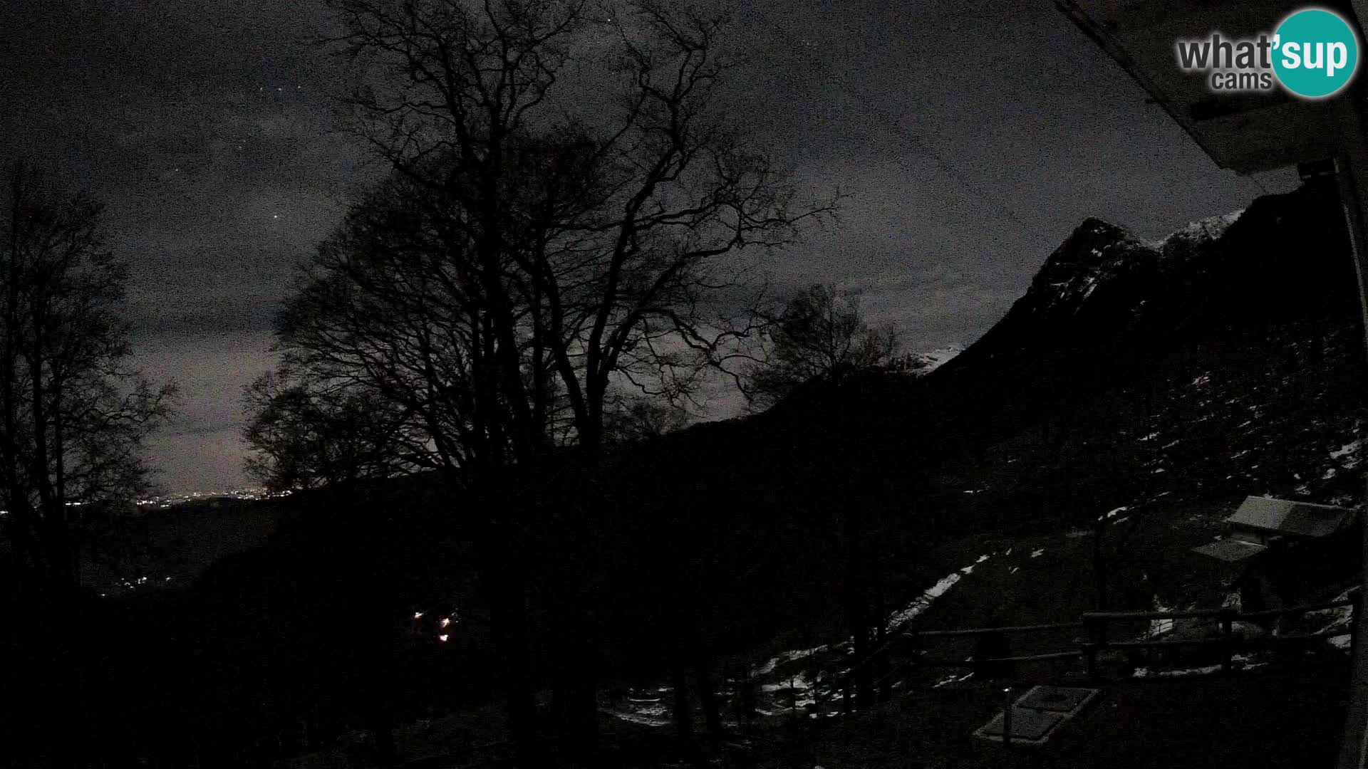 Planina Razor Bergütte Webcam (1315) | Blick auf Tolminski Migovec