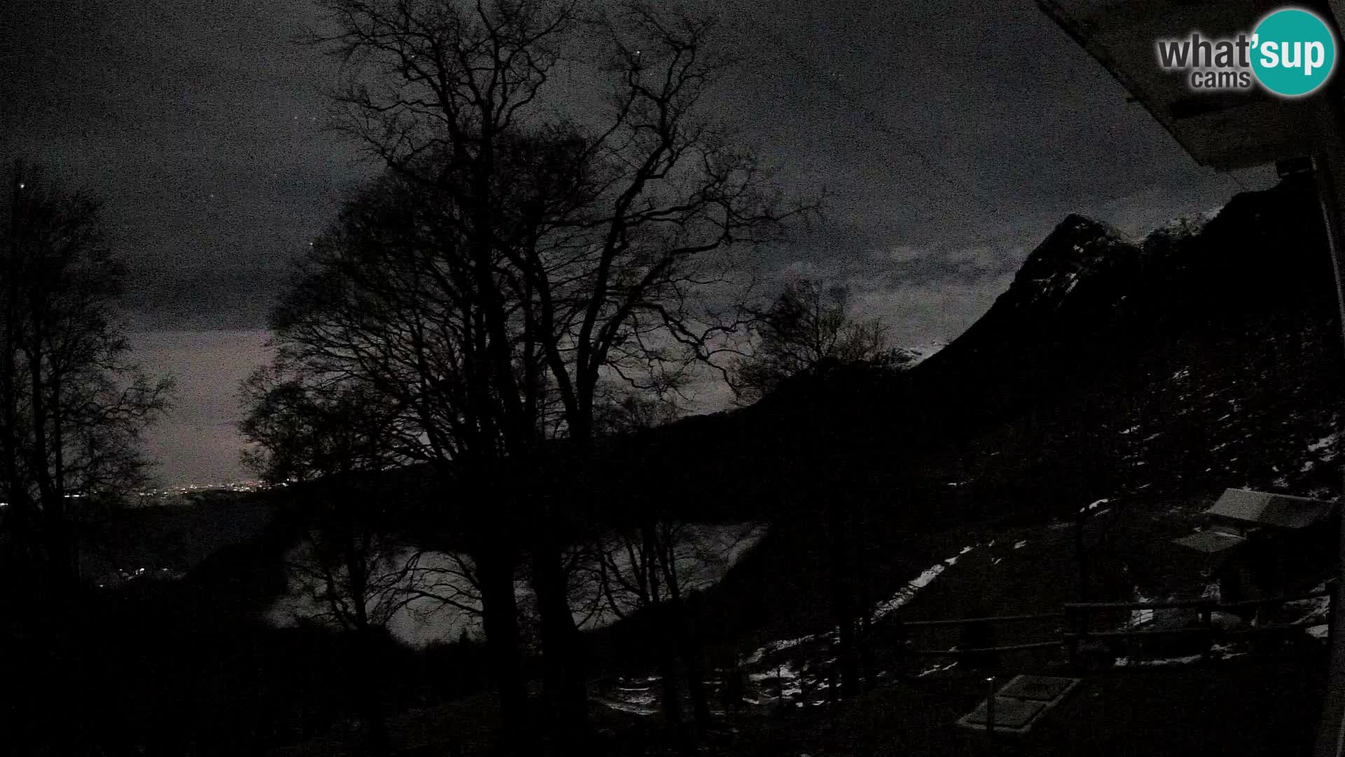 Planina Razor Mountain Hut live cam (1315) | view to Tolminski Migovec