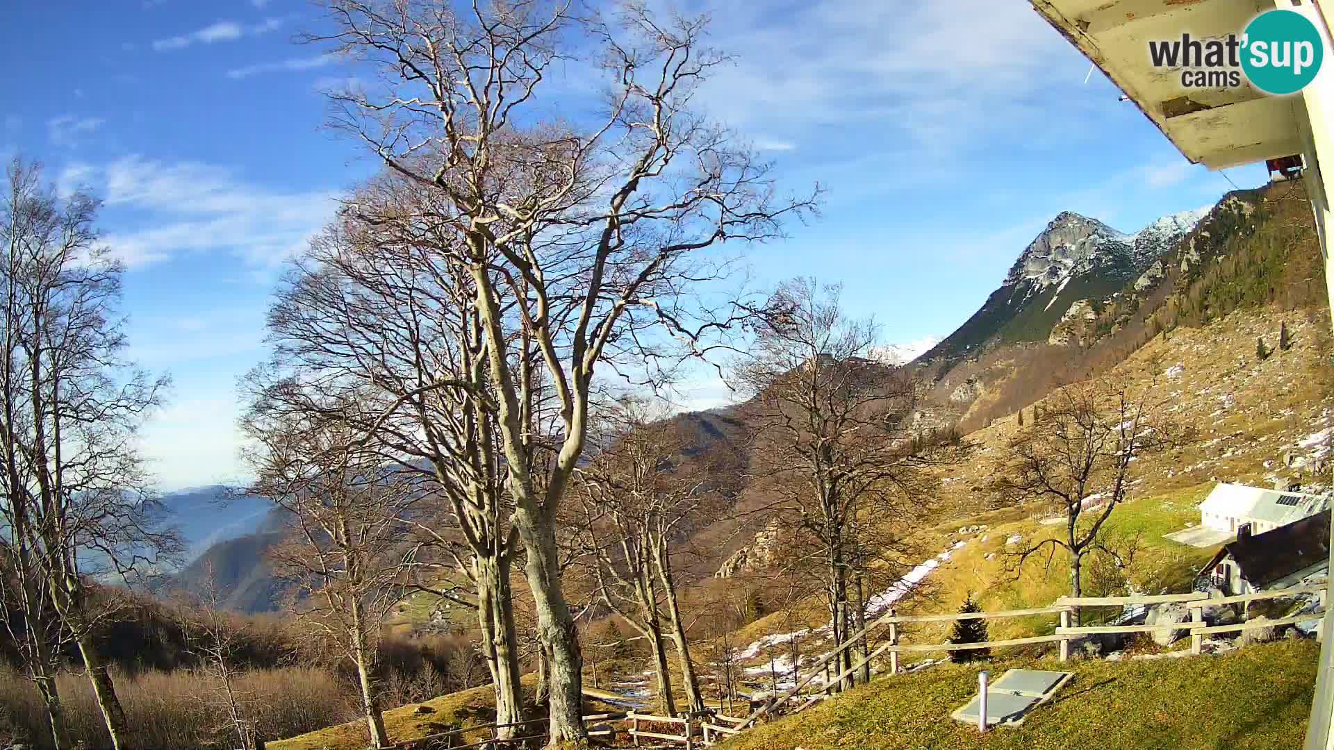 Baita di montagna Planina Razor webcam (1315) | vista su Tolminski Migovec