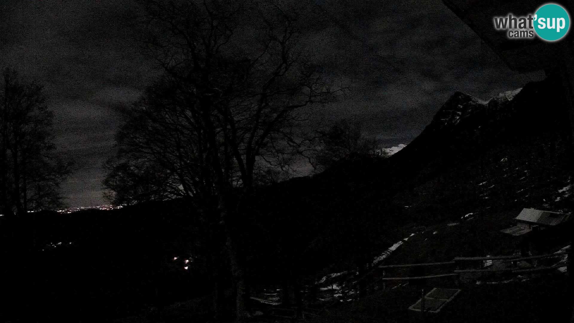 Planina Razor Bergütte Webcam (1315) | Blick auf Tolminski Migovec