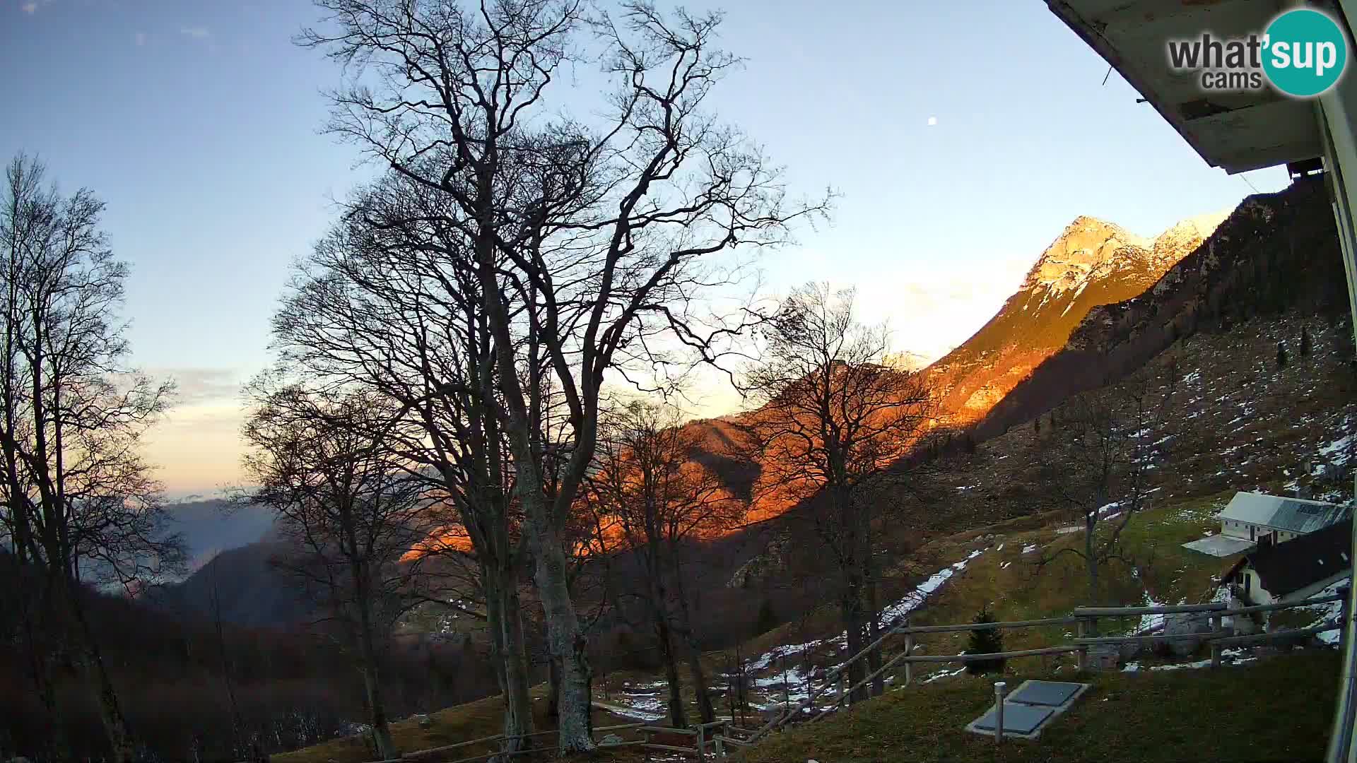 Planina Razor Mountain Hut live cam (1315) | view to Tolminski Migovec