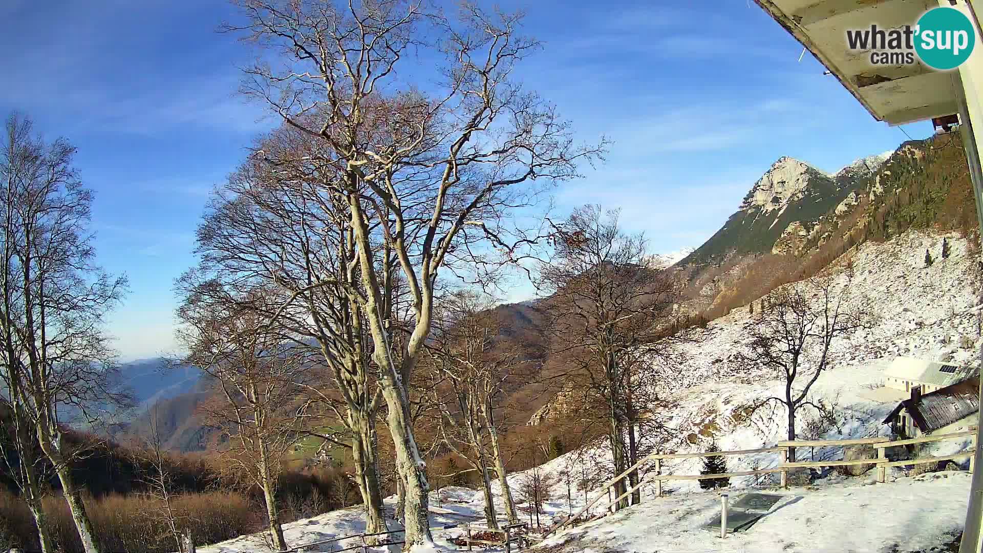 Planina Razor Mountain Hut live cam (1315) | view to Tolminski Migovec