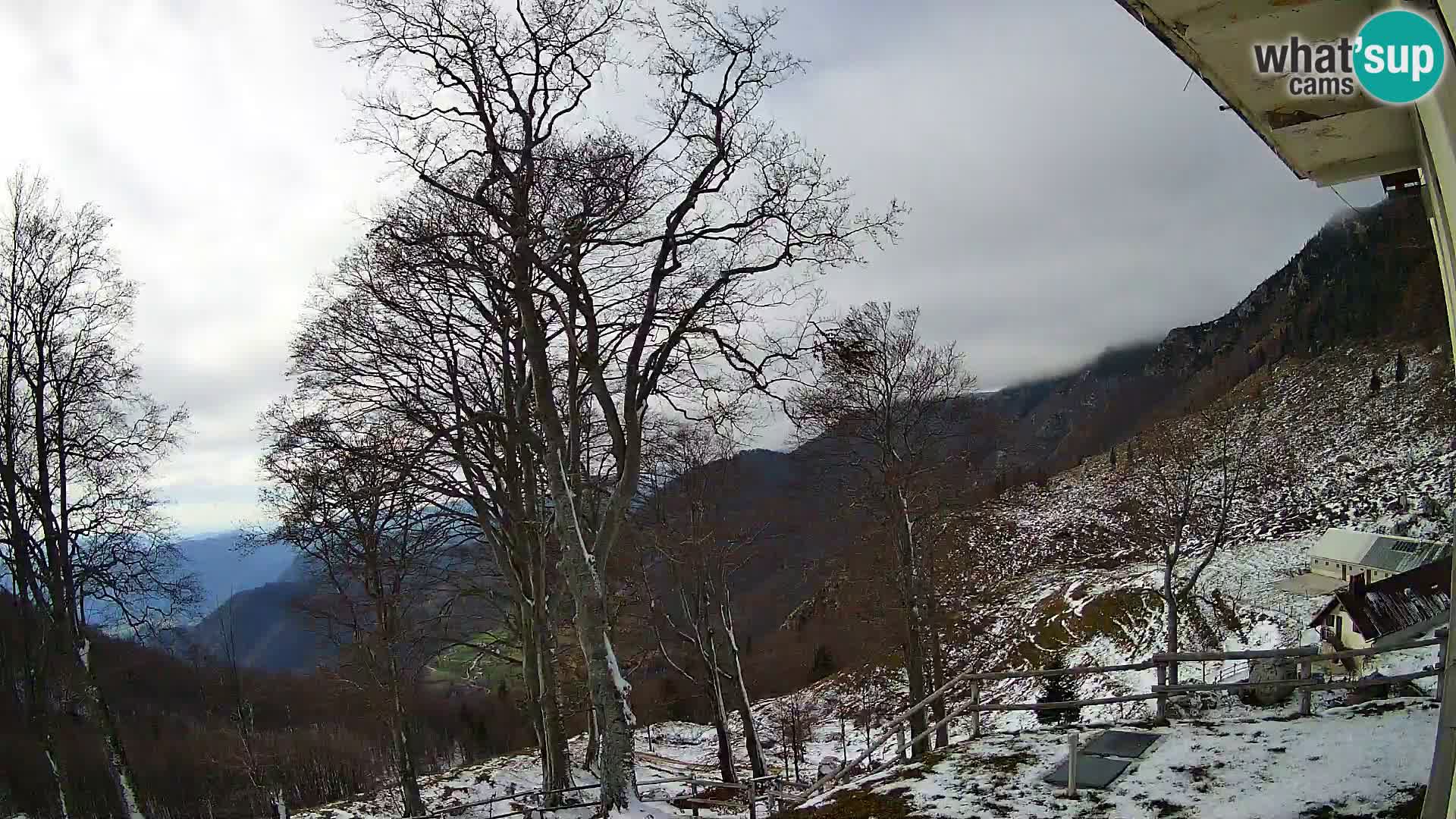Refuge de la montagne Planina Razor caméra en direct (1315) | vue sur Tolminski Migovec