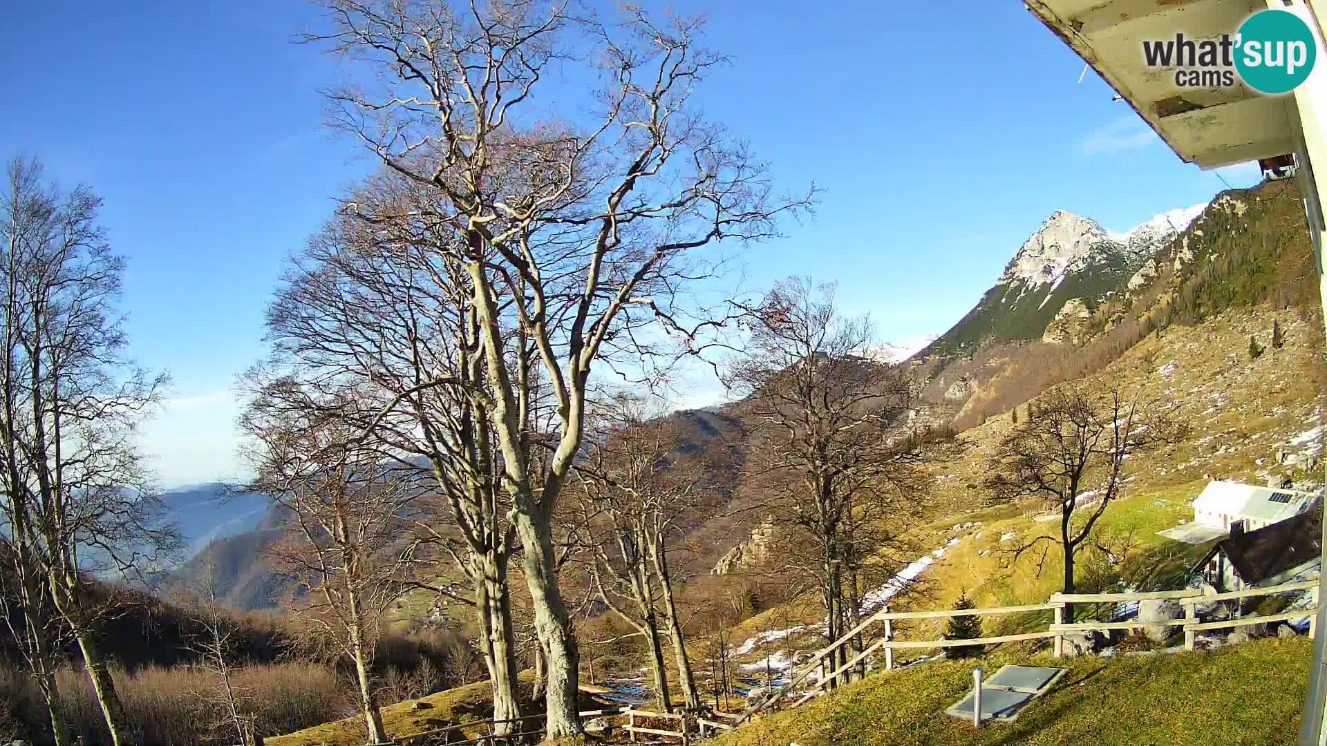 Baita di montagna Planina Razor webcam (1315) | vista su Tolminski Migovec
