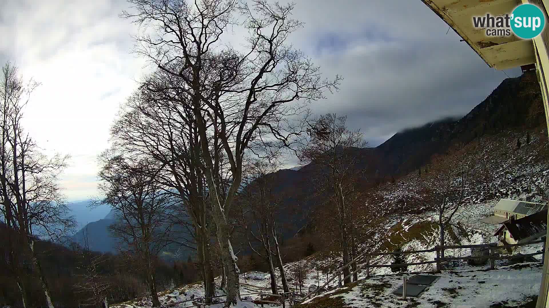 Planinarski dom na planini Razor (1315) | Pogled na Tolminski Migovec