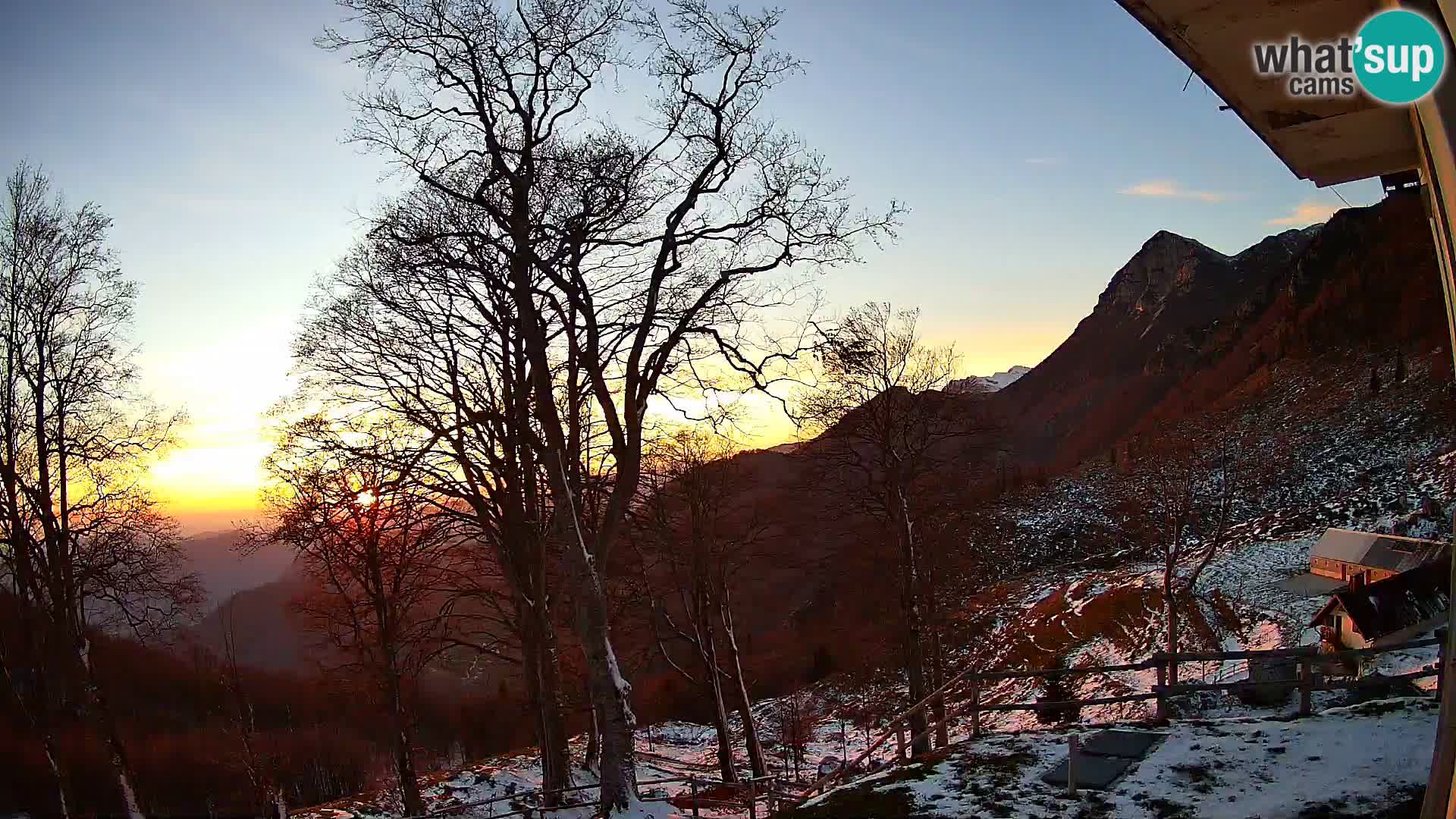 Planina Razor Mountain Hut live cam (1315) | view to Tolminski Migovec