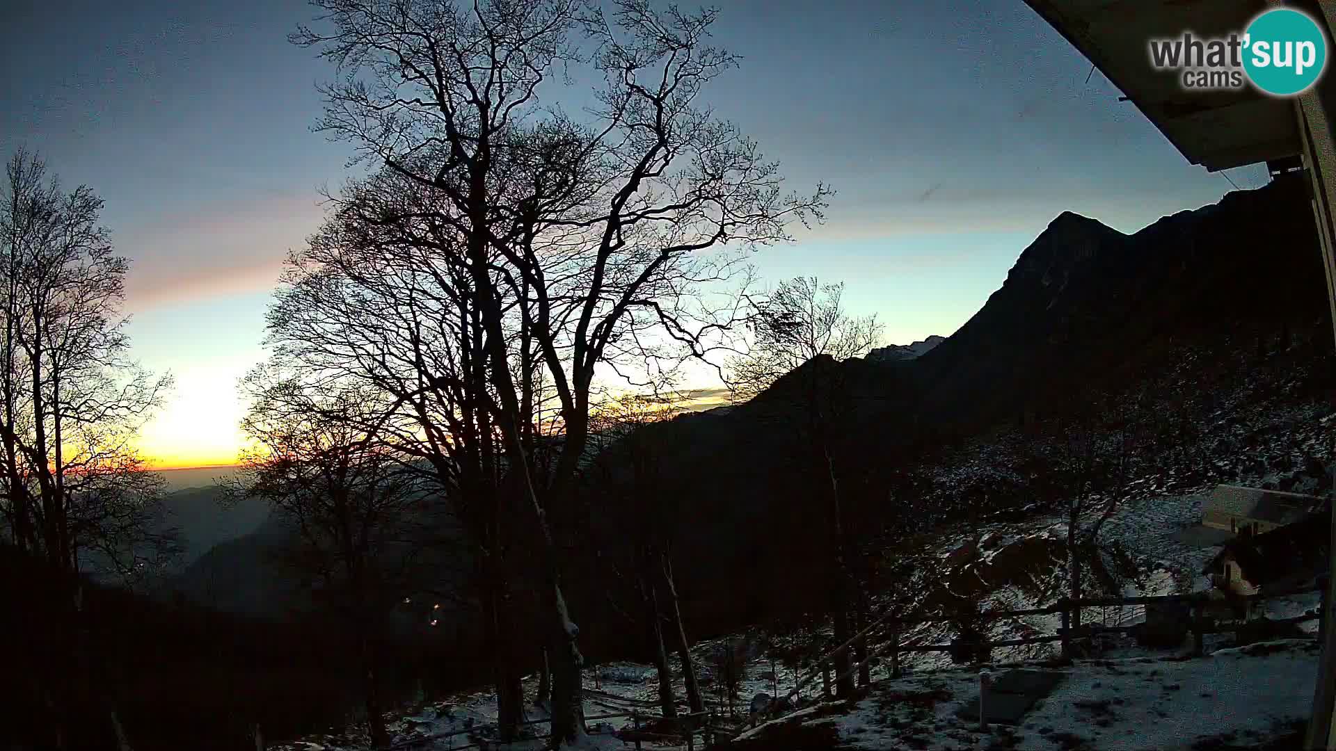 Baita di montagna Planina Razor webcam (1315) | vista su Tolminski Migovec