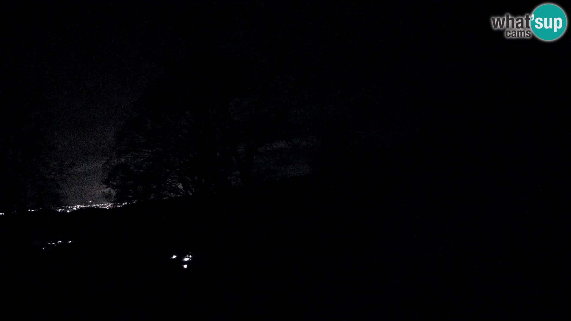 Koča na Planini Razor spletna kamera (1315) | Pogled na Tolminski Migovec