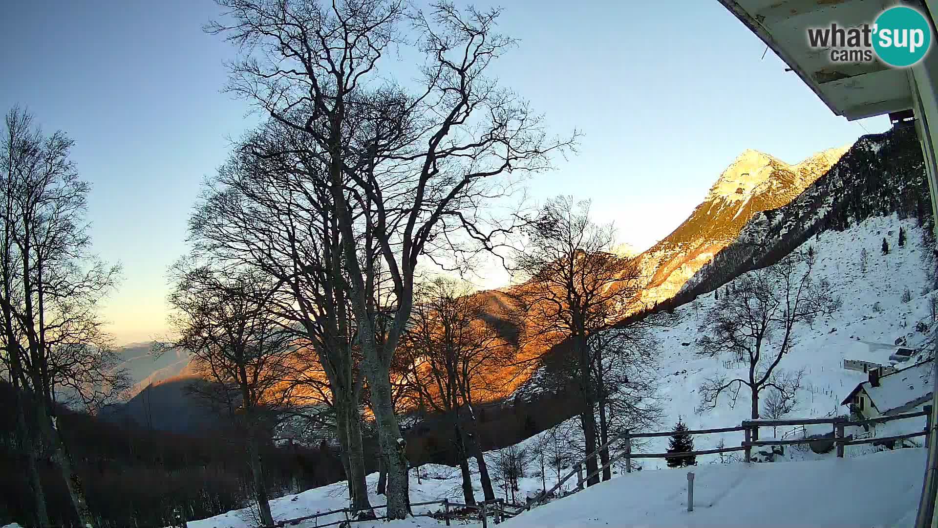 Planina Razor Bergütte Webcam (1315) | Blick auf Tolminski Migovec