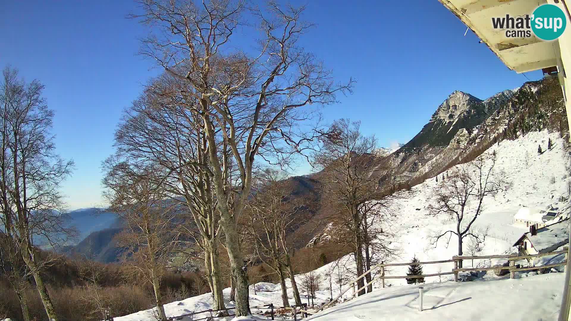 Planinarski dom na planini Razor (1315) | Pogled na Tolminski Migovec