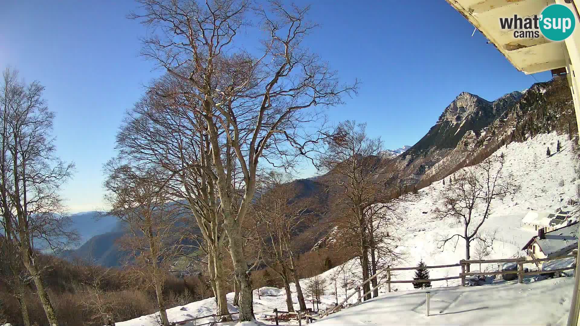 Planina Razor Mountain Hut live cam (1315) | view to Tolminski Migovec