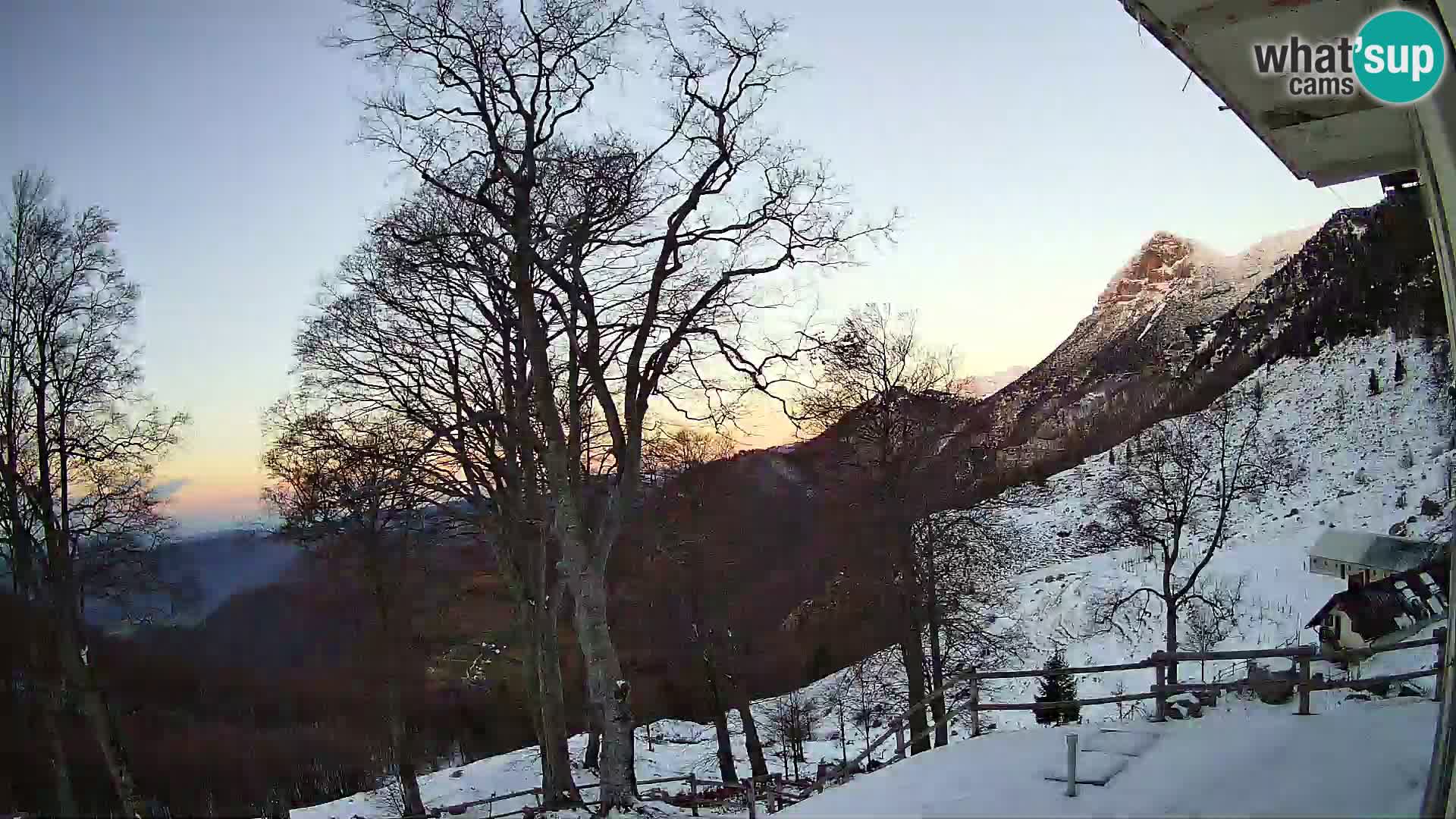 Planinarski dom na planini Razor (1315) | Pogled na Tolminski Migovec