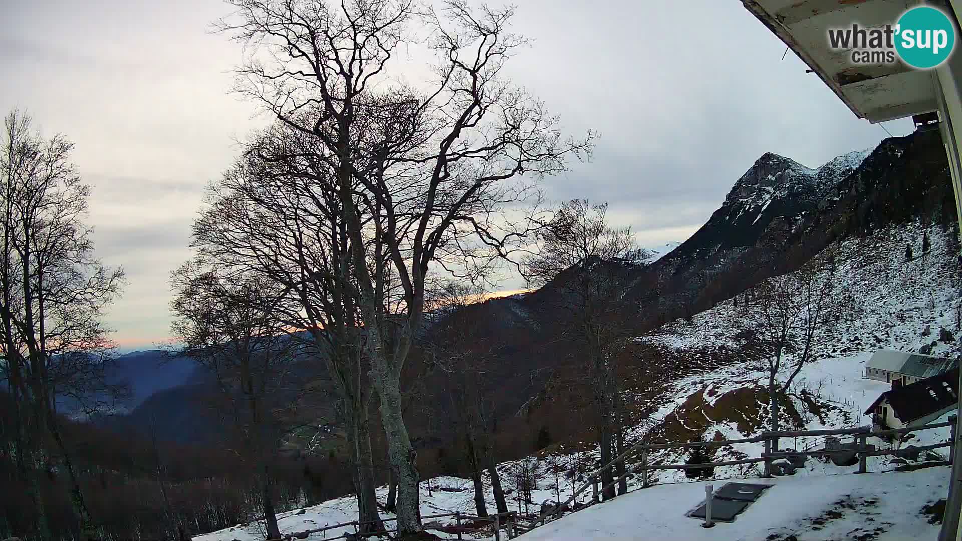 Planina Razor Mountain Hut live cam (1315) | view to Tolminski Migovec