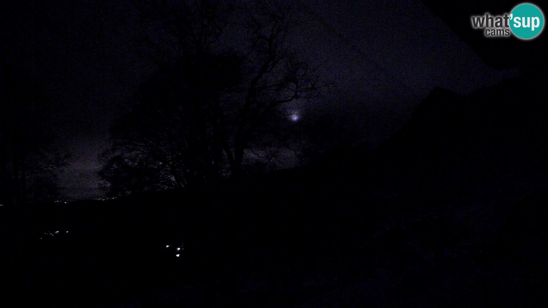 Planina Razor Mountain Hut live cam (1315) | view to Tolminski Migovec