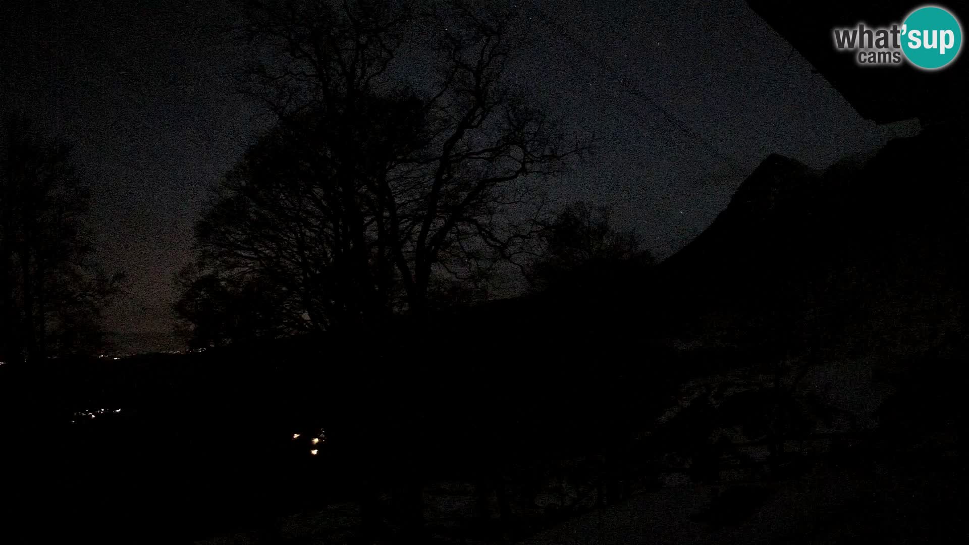 Cámara en vivo de la cabaña de montaña Planina Razor (1315) | vista hacia Tolminski Migovec