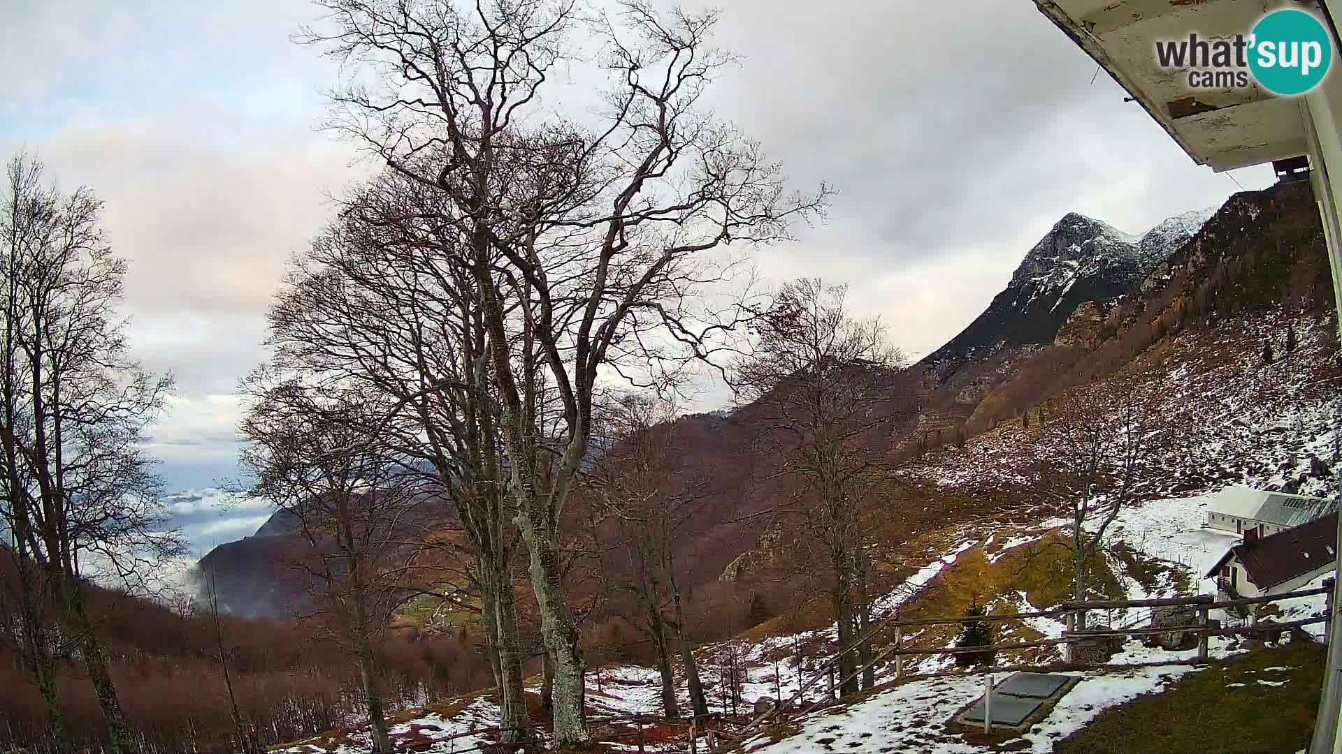 Planinarski dom na planini Razor (1315) | Pogled na Tolminski Migovec