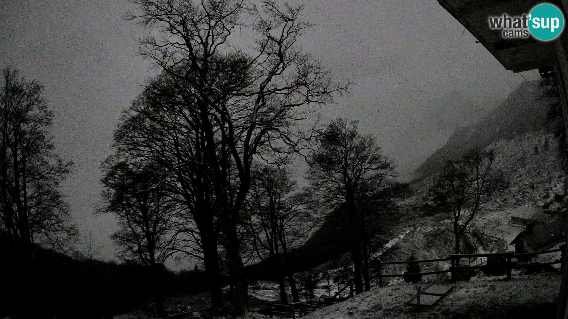 Planina Razor Mountain Hut live cam (1315) | view to Tolminski Migovec