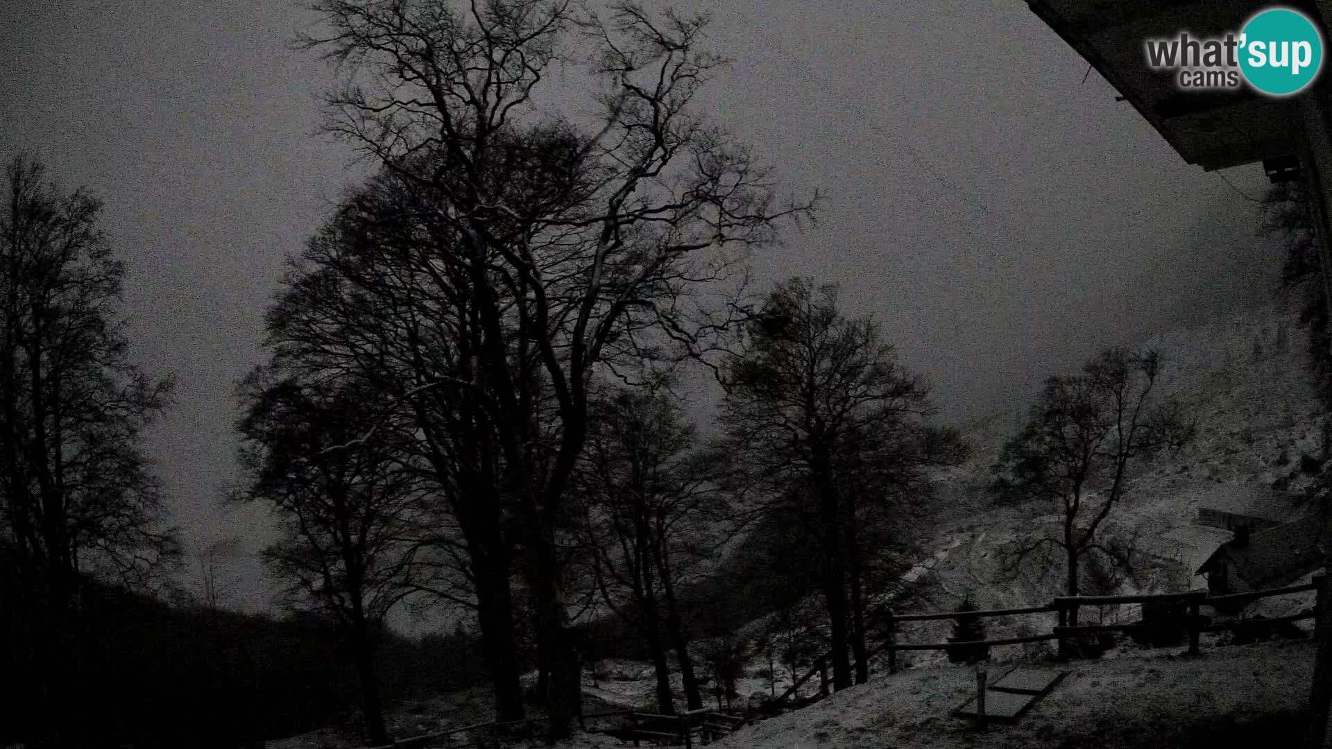 Planina Razor Mountain Hut live cam (1315) | view to Tolminski Migovec