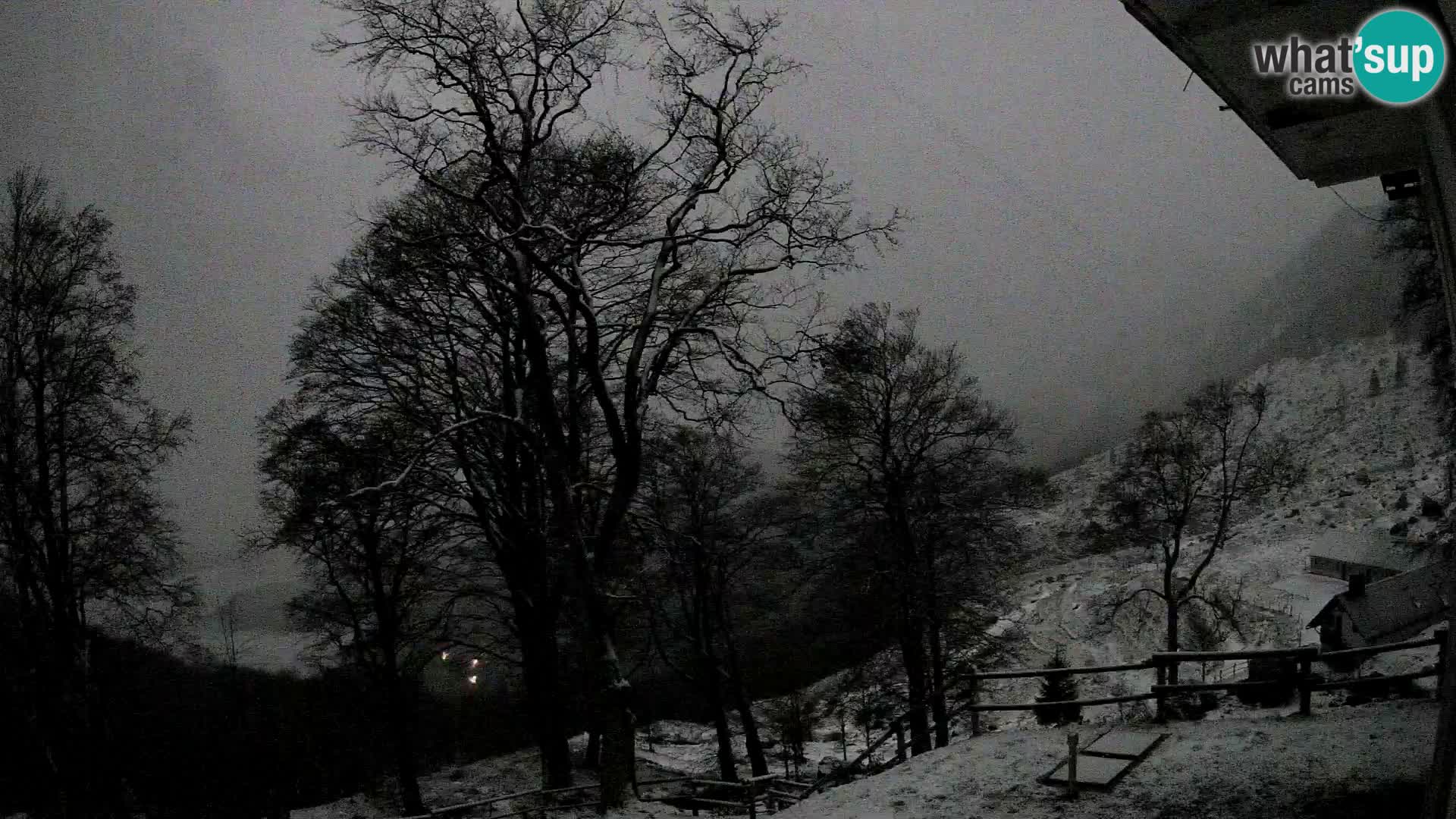 Planinarski dom na planini Razor (1315) | Pogled na Tolminski Migovec