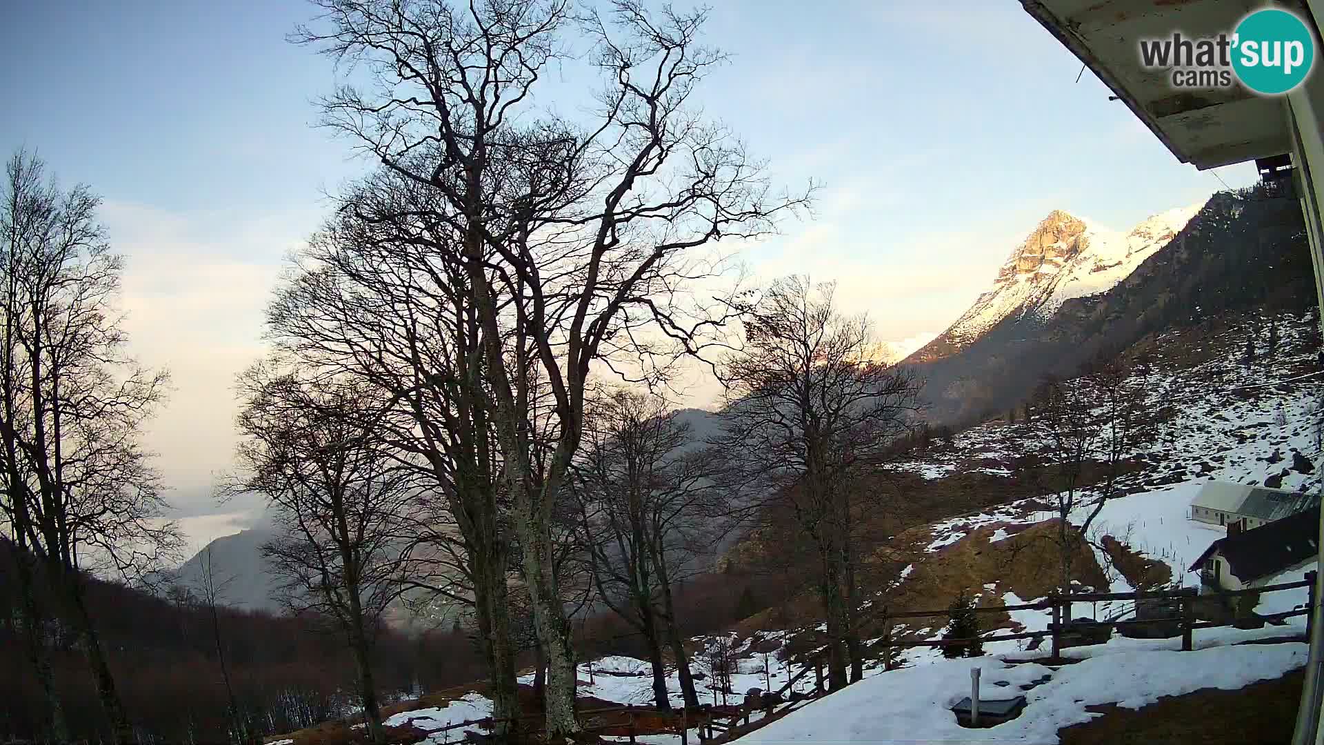 Refuge de la montagne Planina Razor caméra en direct (1315) | vue sur Tolminski Migovec
