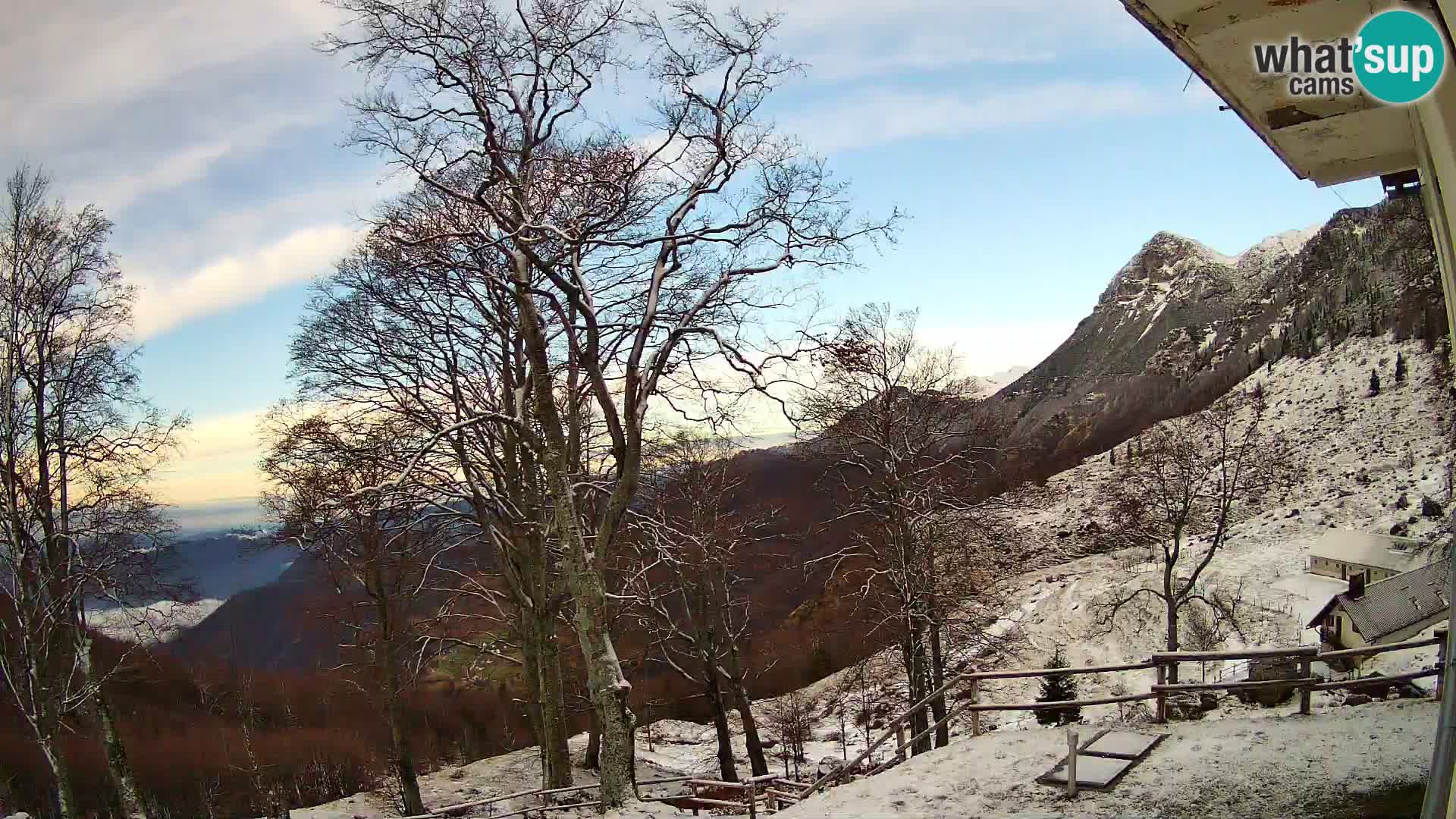 Planinarski dom na planini Razor (1315) | Pogled na Tolminski Migovec