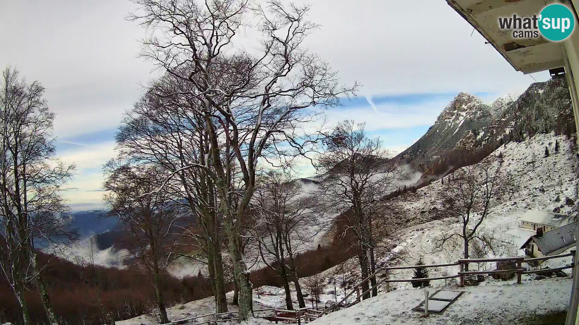 Planinarski dom na planini Razor (1315) | Pogled na Tolminski Migovec