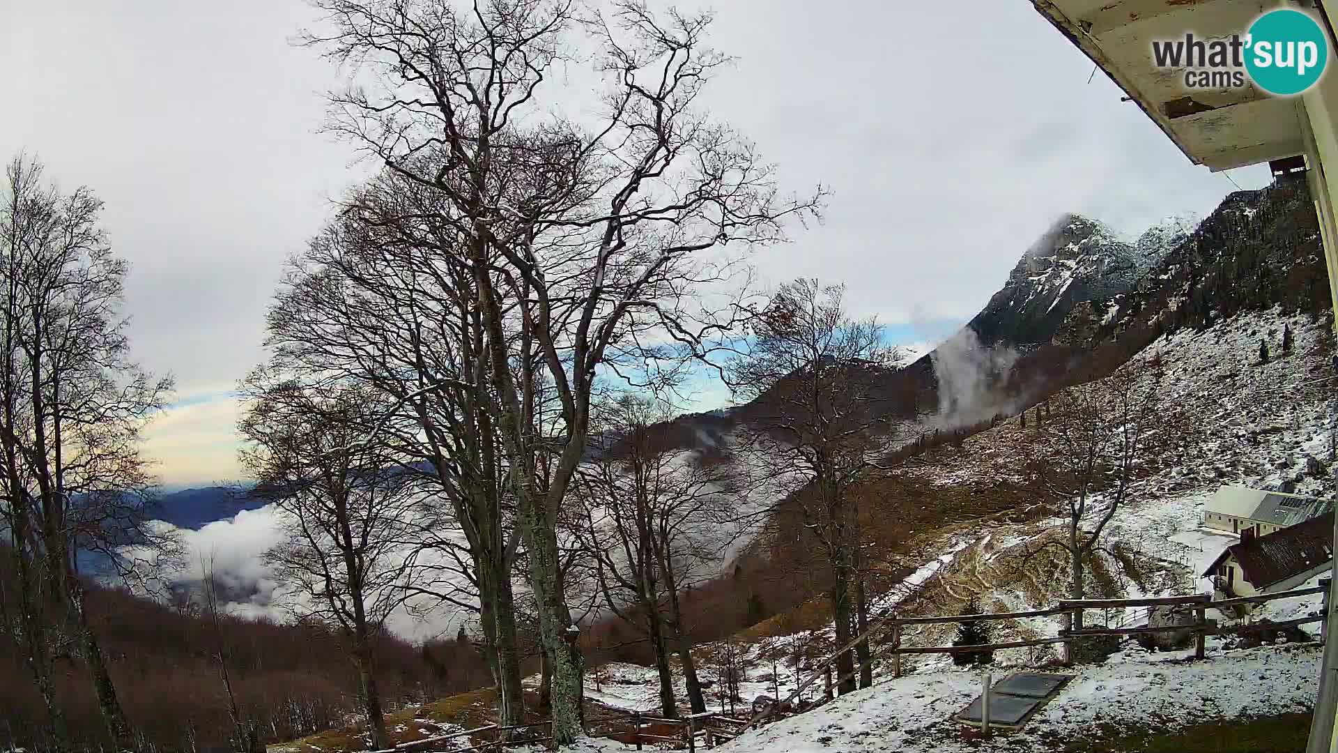 Planina Razor Mountain Hut live cam (1315) | view to Tolminski Migovec