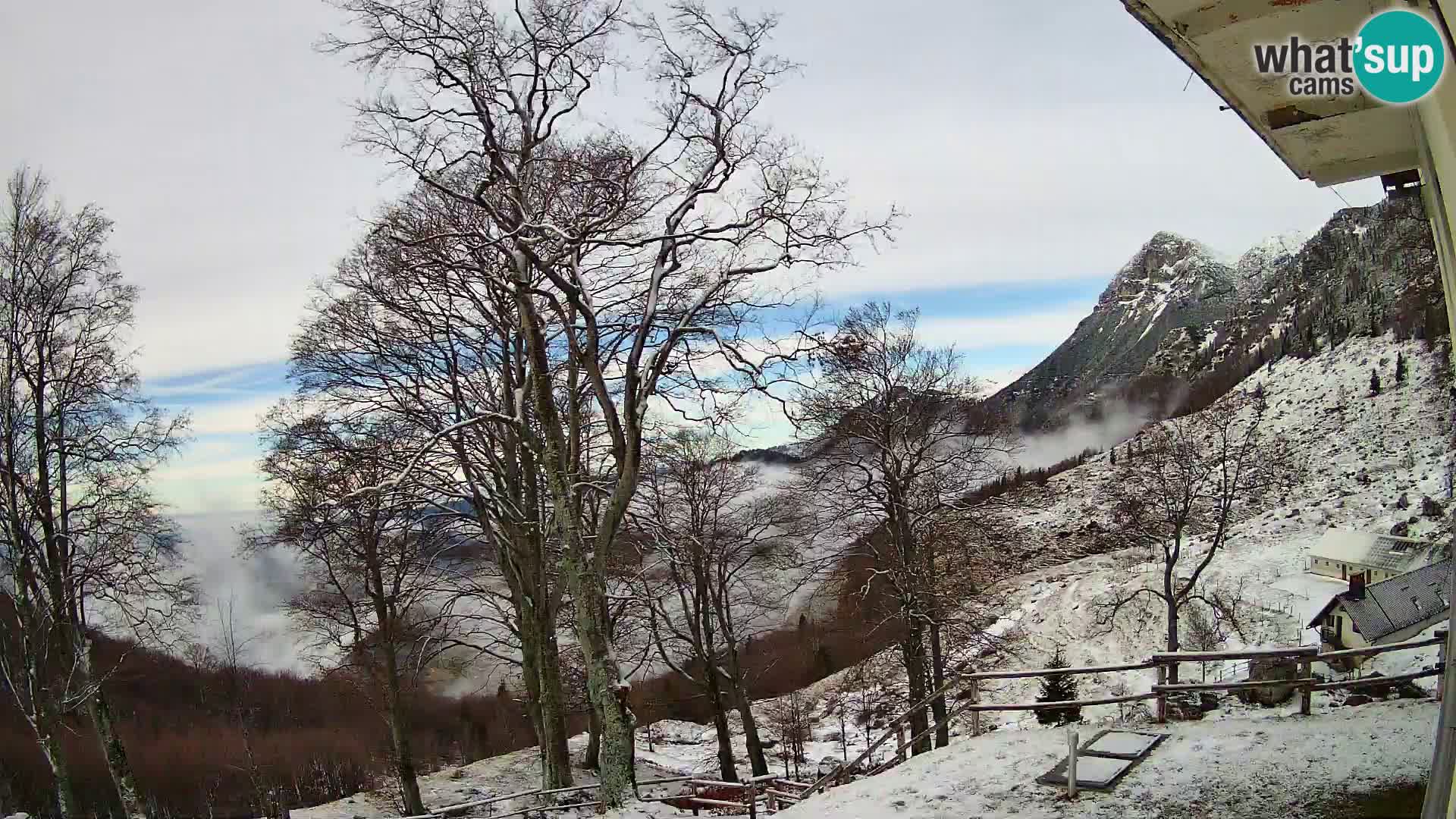 Koča na Planini Razor spletna kamera (1315) | Pogled na Tolminski Migovec