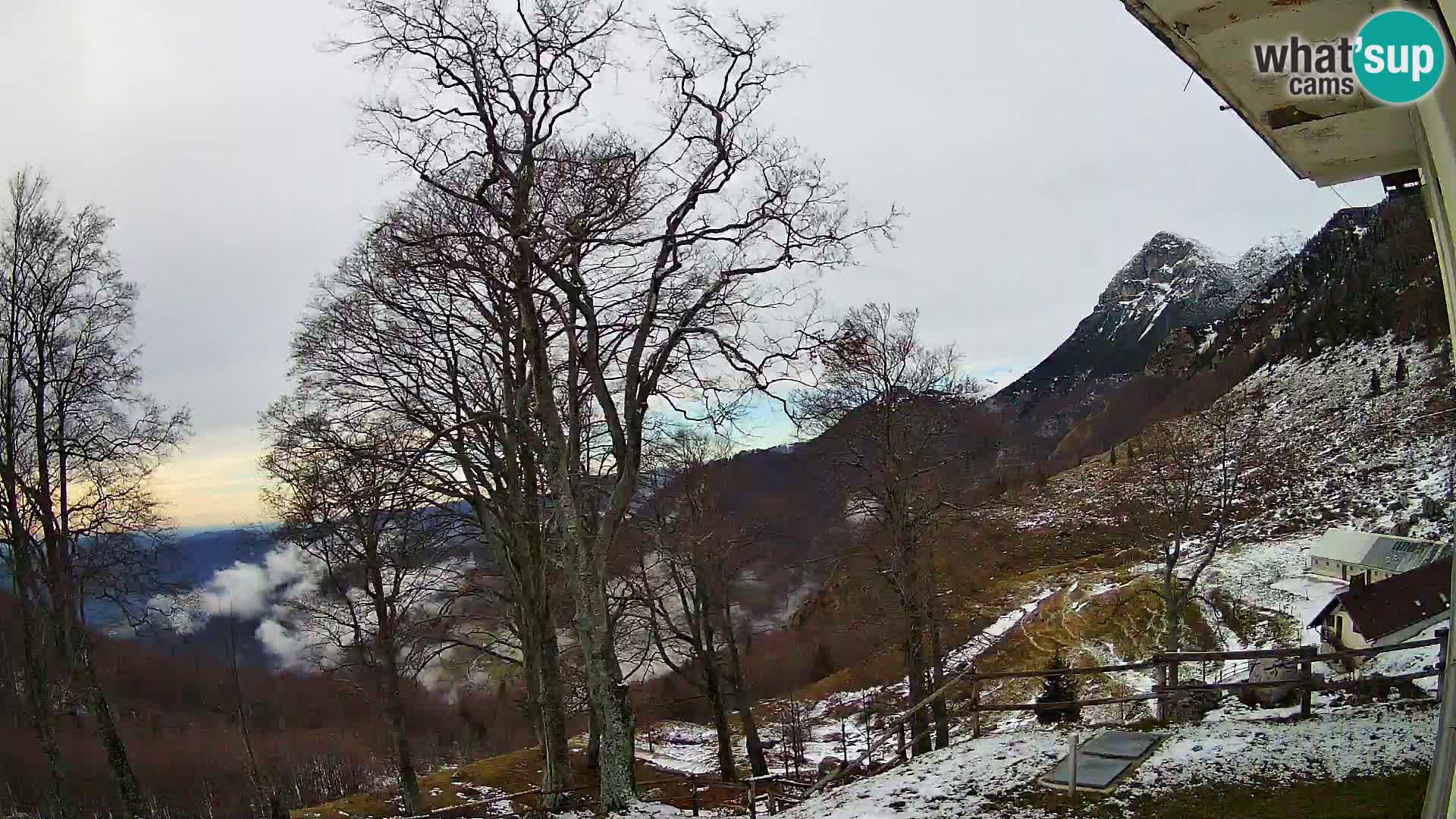 Planina Razor Mountain Hut live cam (1315) | view to Tolminski Migovec