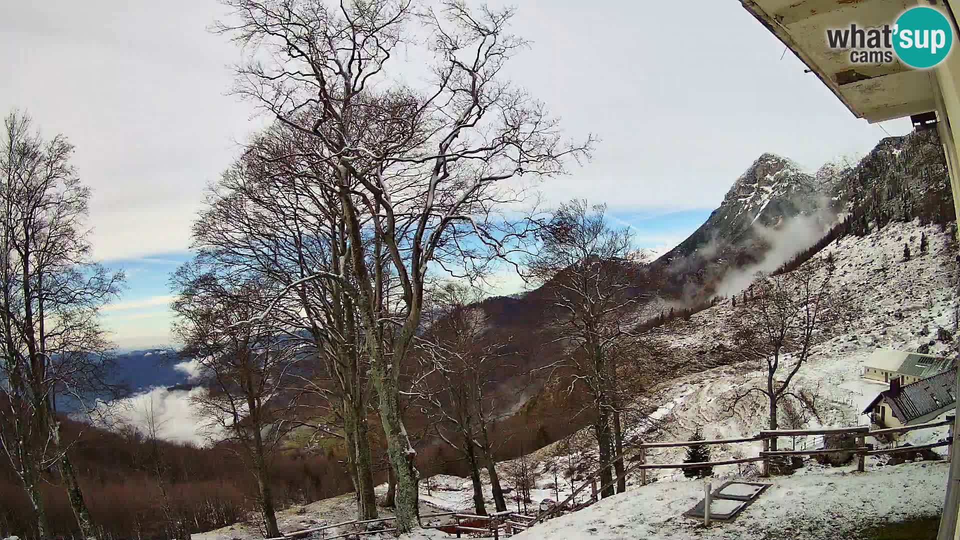 Koča na Planini Razor spletna kamera (1315) | Pogled na Tolminski Migovec