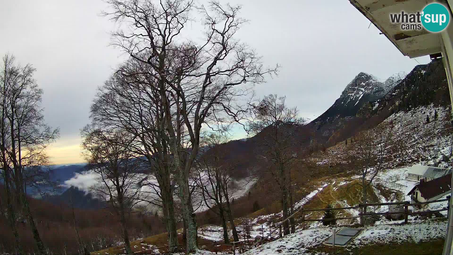 Planina Razor Mountain Hut live cam (1315) | view to Tolminski Migovec