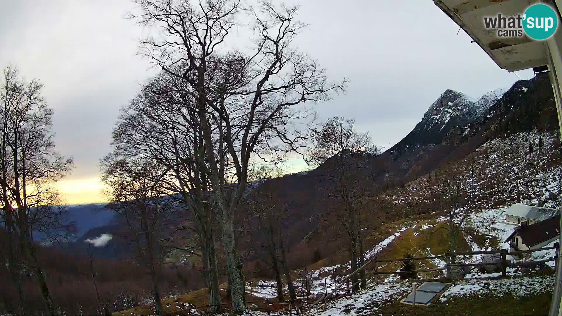 Planinarski dom na planini Razor (1315) | Pogled na Tolminski Migovec