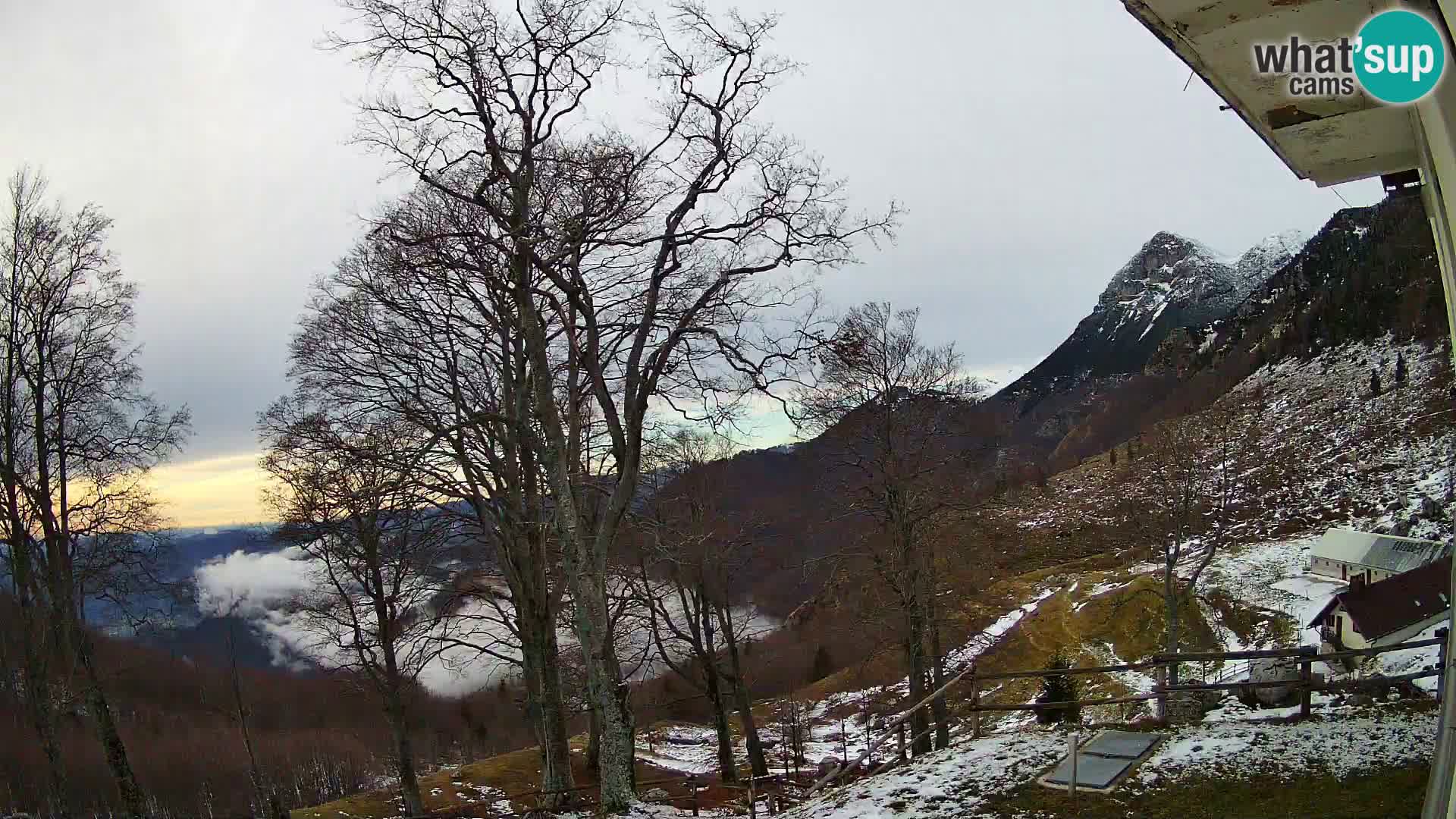 Planina Razor Mountain Hut live cam (1315) | view to Tolminski Migovec