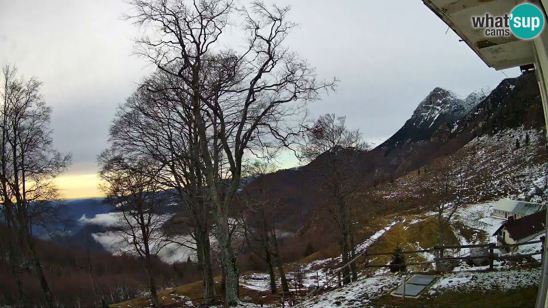 Baita di montagna Planina Razor webcam (1315) | vista su Tolminski Migovec