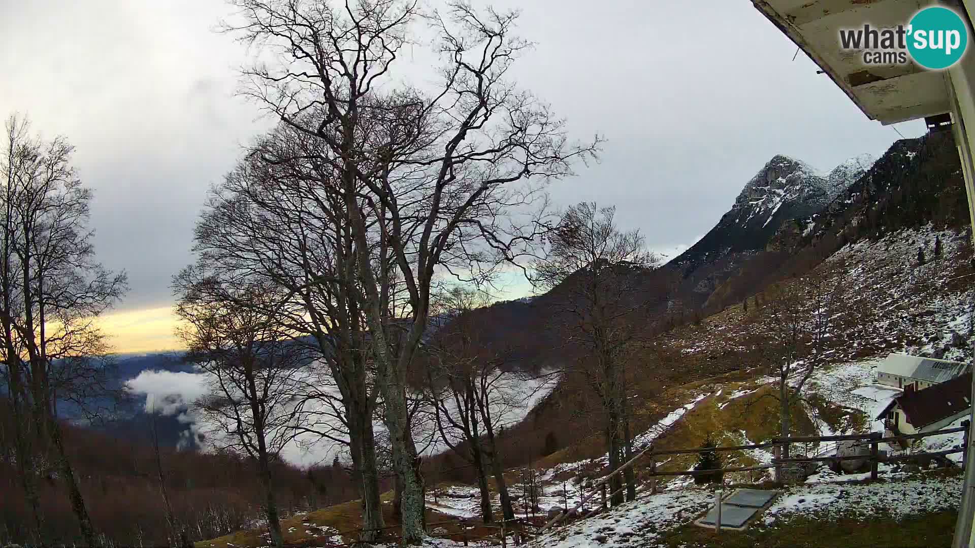 Planina Razor Bergütte Webcam (1315) | Blick auf Tolminski Migovec
