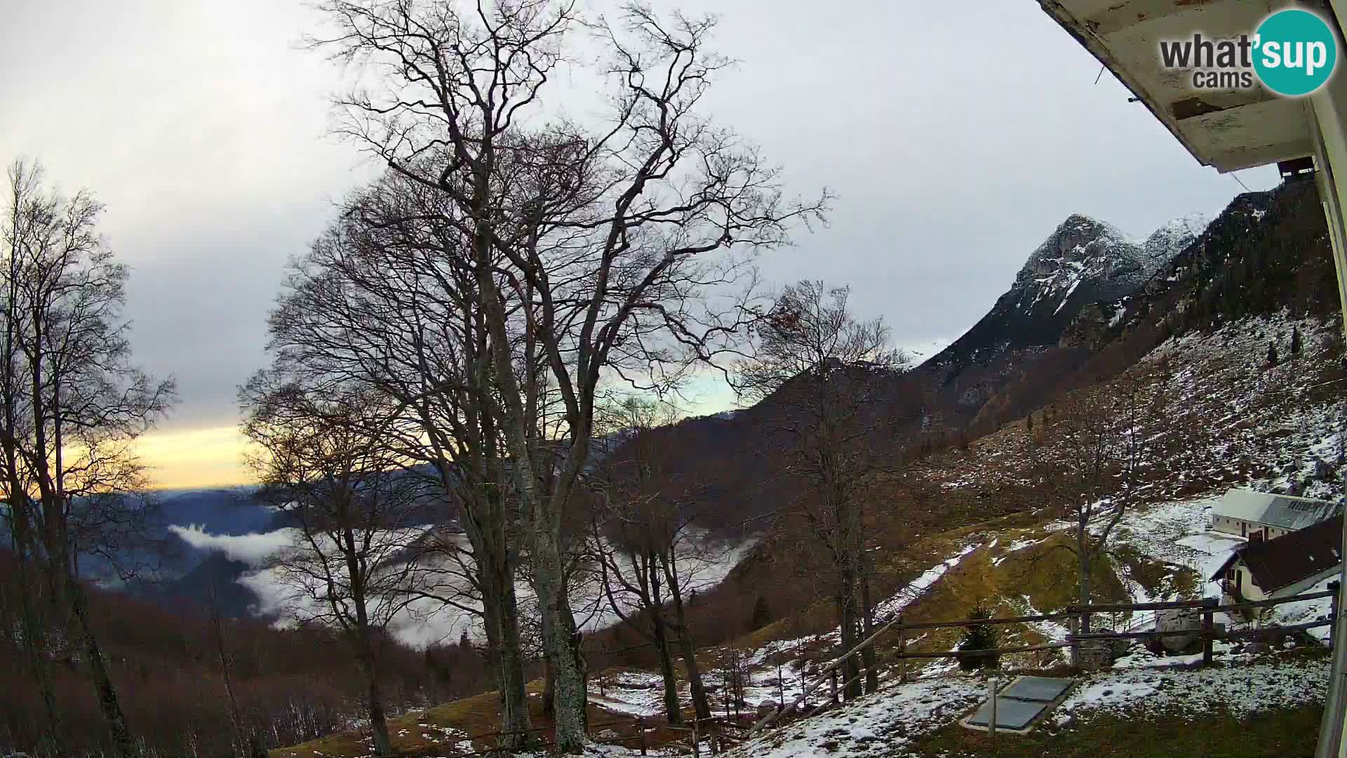 Planina Razor Bergütte Webcam (1315) | Blick auf Tolminski Migovec