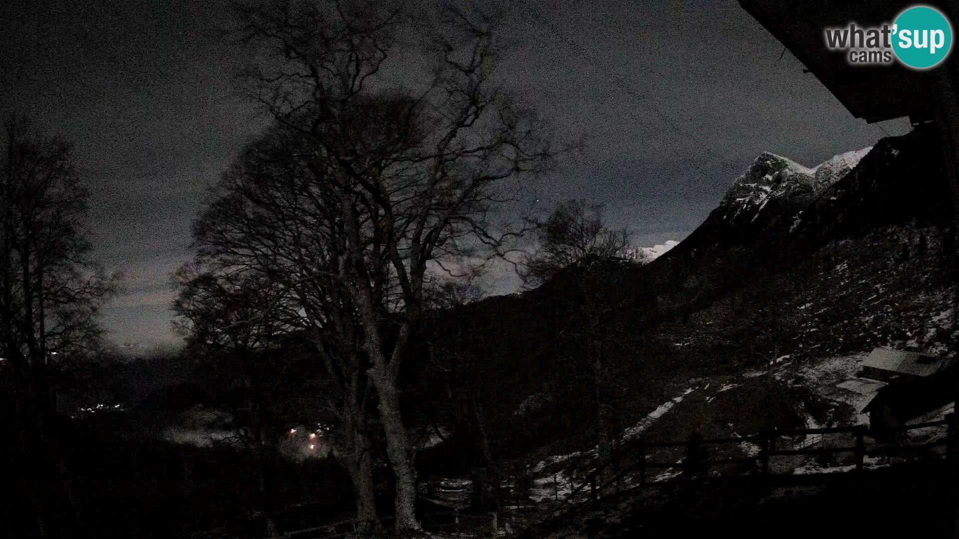 Planina Razor Mountain Hut live cam (1315) | view to Tolminski Migovec