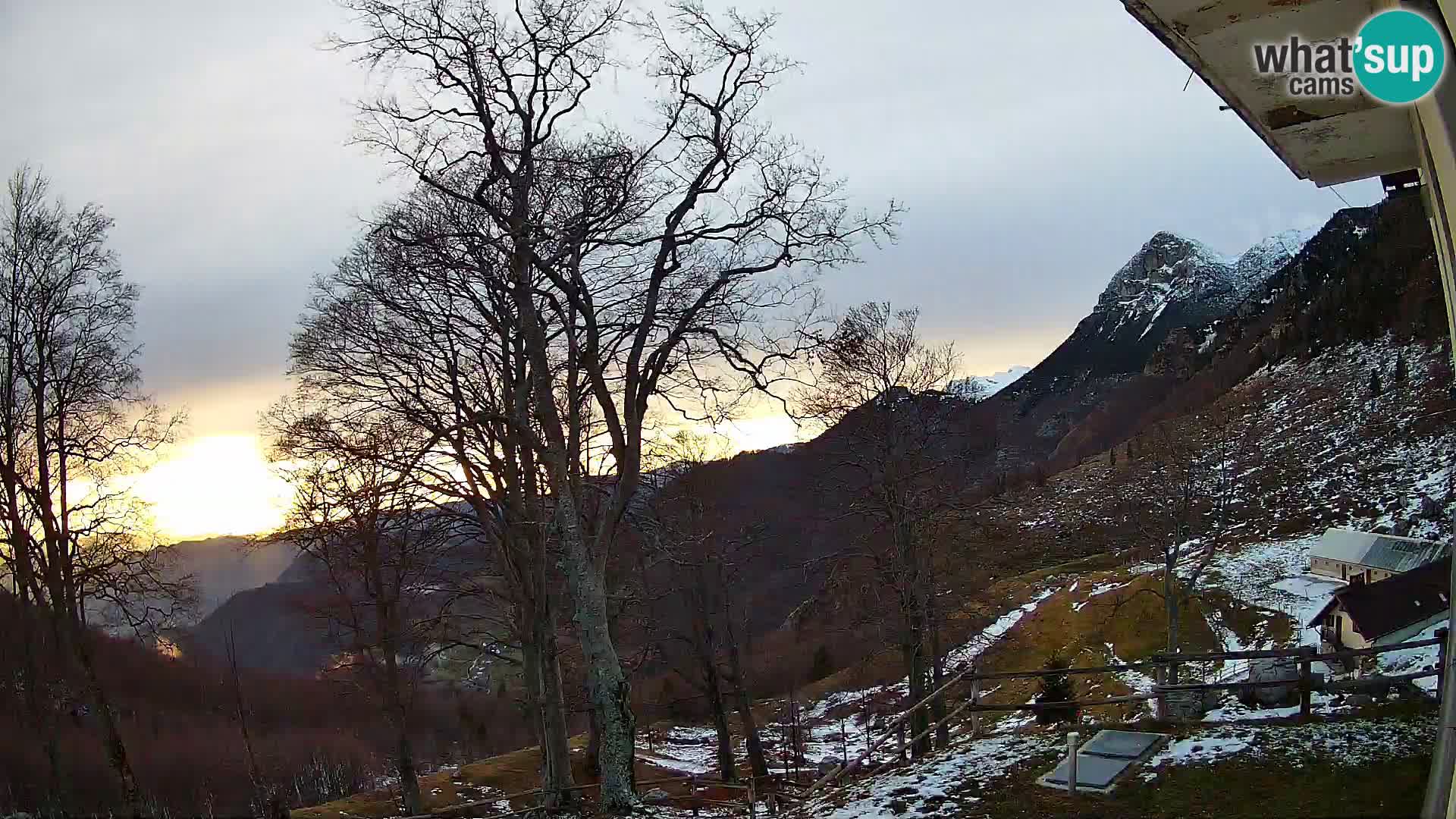 Planina Razor Mountain Hut live cam (1315) | view to Tolminski Migovec