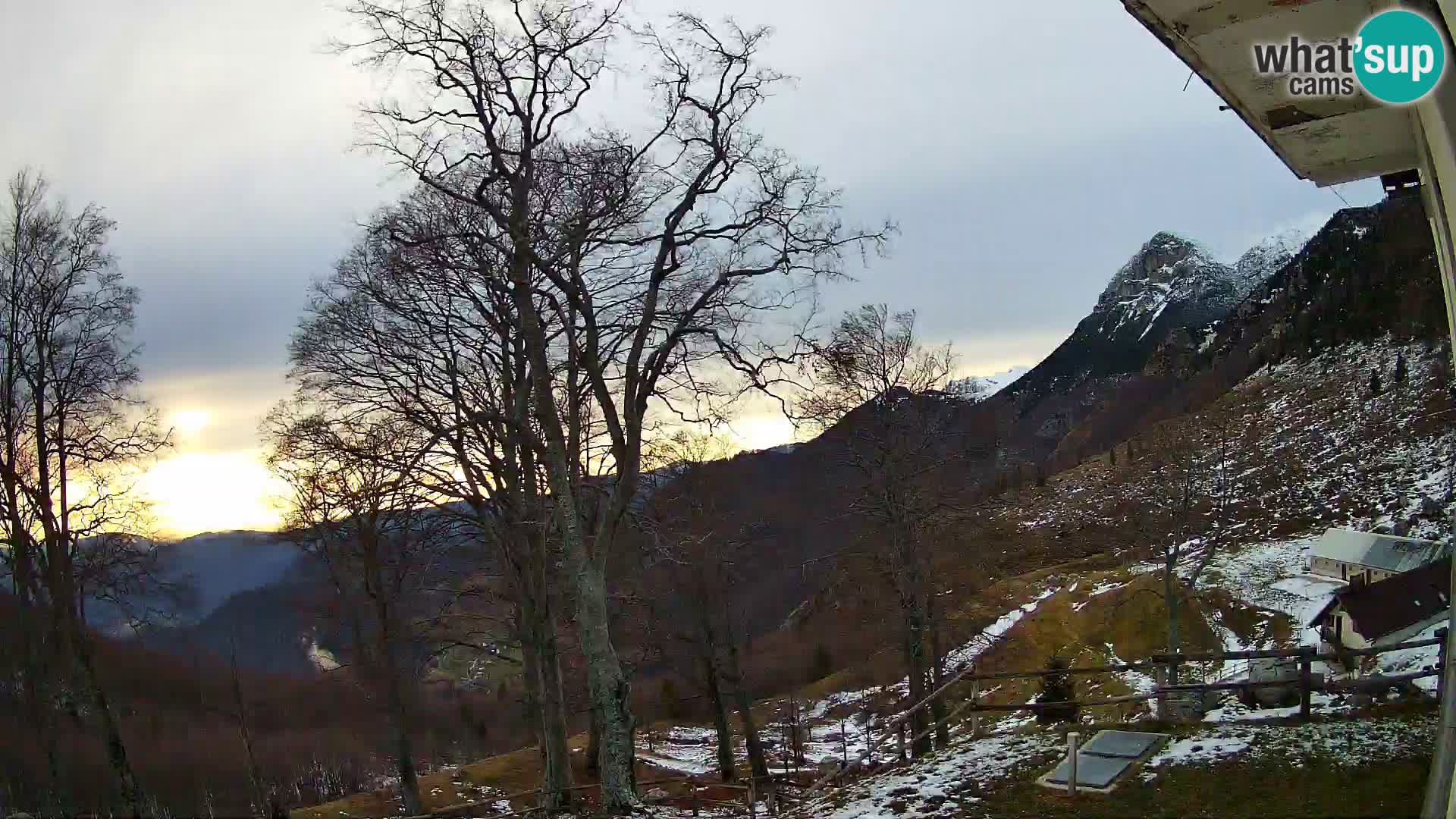 Planina Razor Mountain Hut live cam (1315) | view to Tolminski Migovec