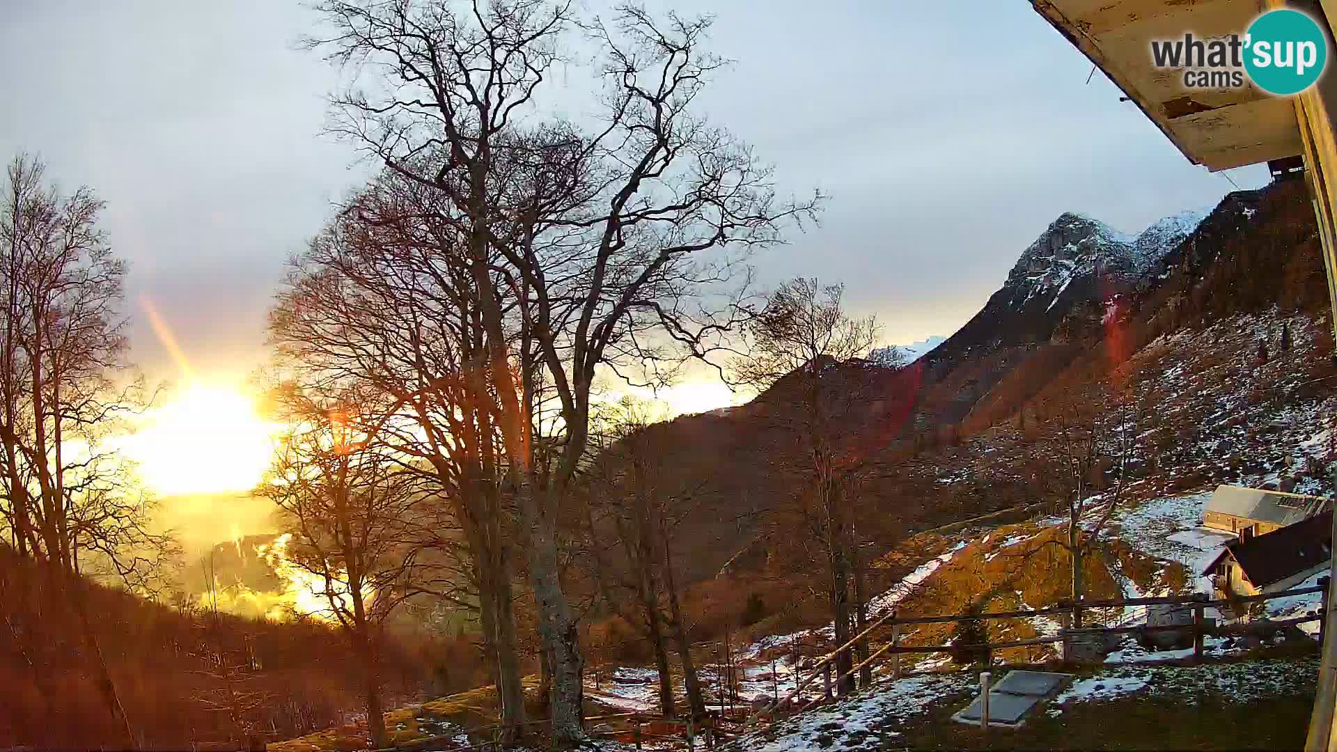 Planina Razor Mountain Hut live cam (1315) | view to Tolminski Migovec