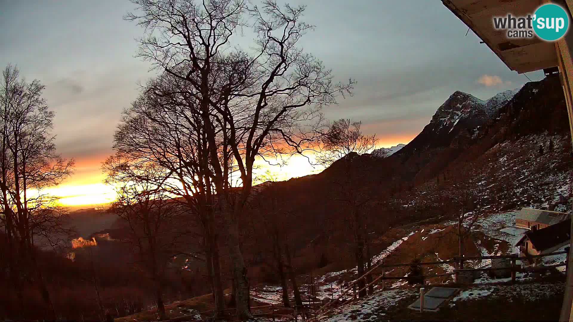 Planina Razor Bergütte Webcam (1315) | Blick auf Tolminski Migovec