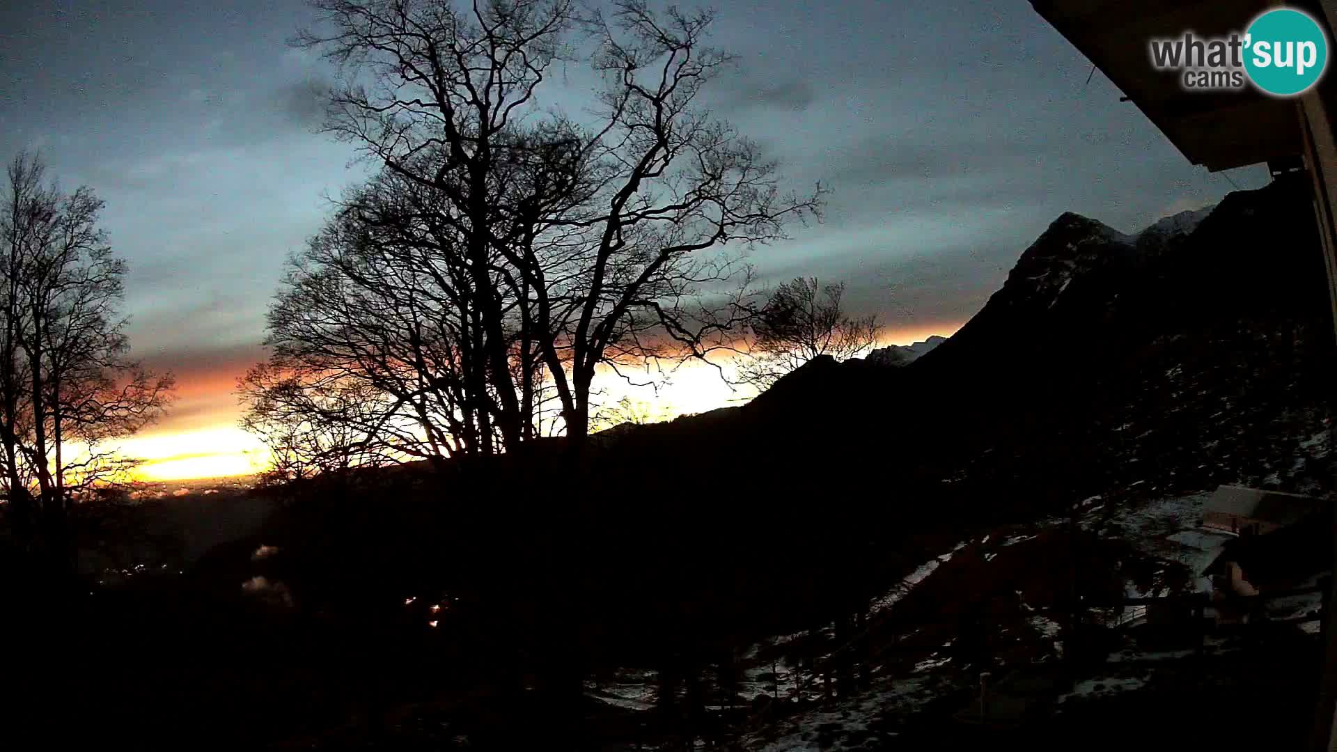 Baita di montagna Planina Razor webcam (1315) | vista su Tolminski Migovec