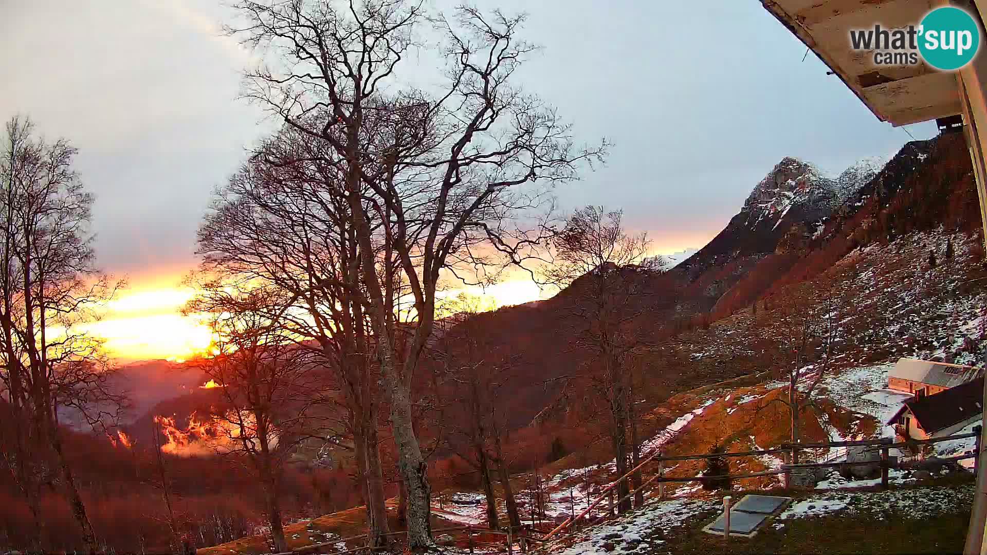 Planina Razor Bergütte Webcam (1315) | Blick auf Tolminski Migovec